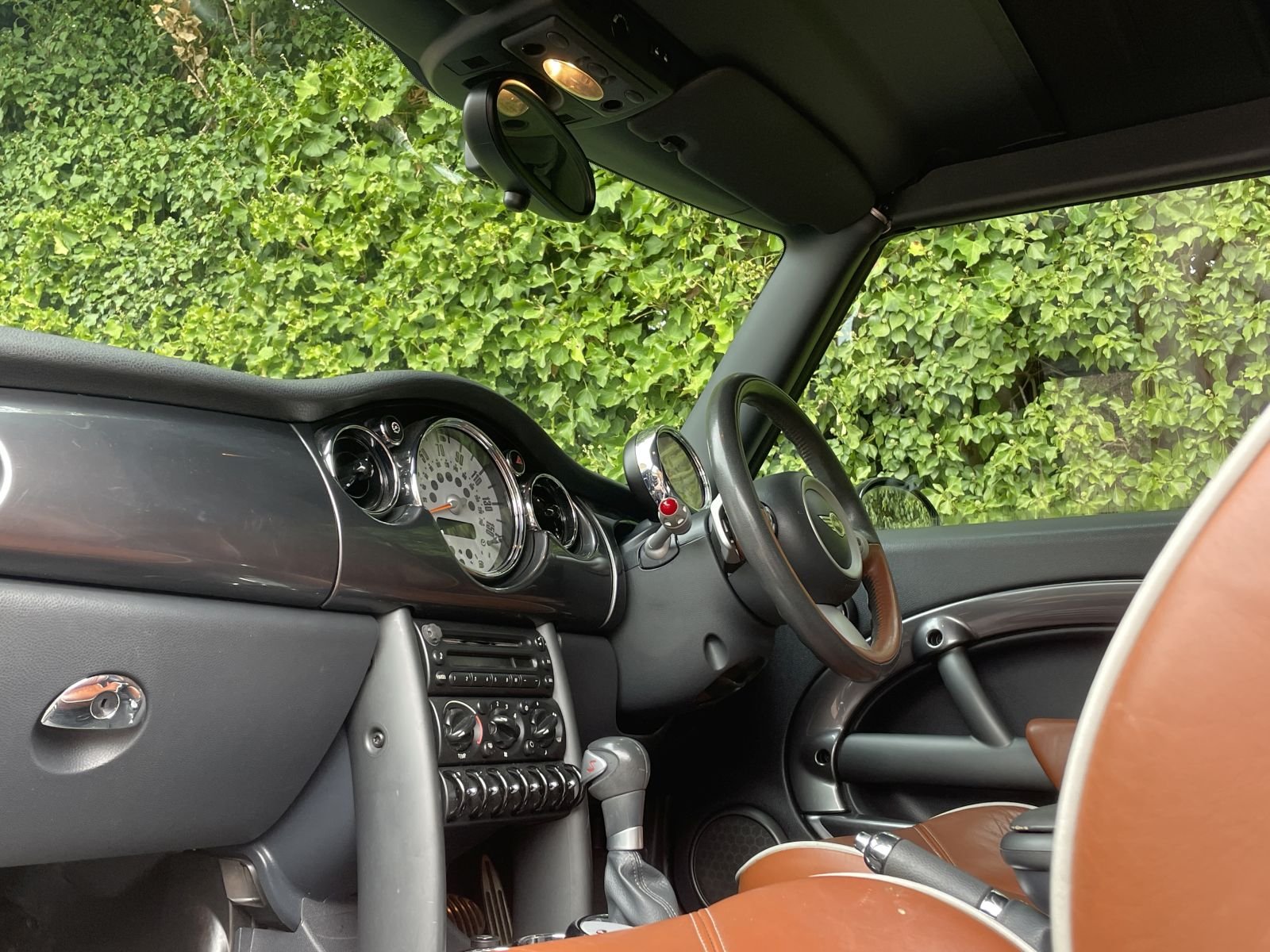 YG57 Astro Black Cooper S Sidewalk 11.JPG