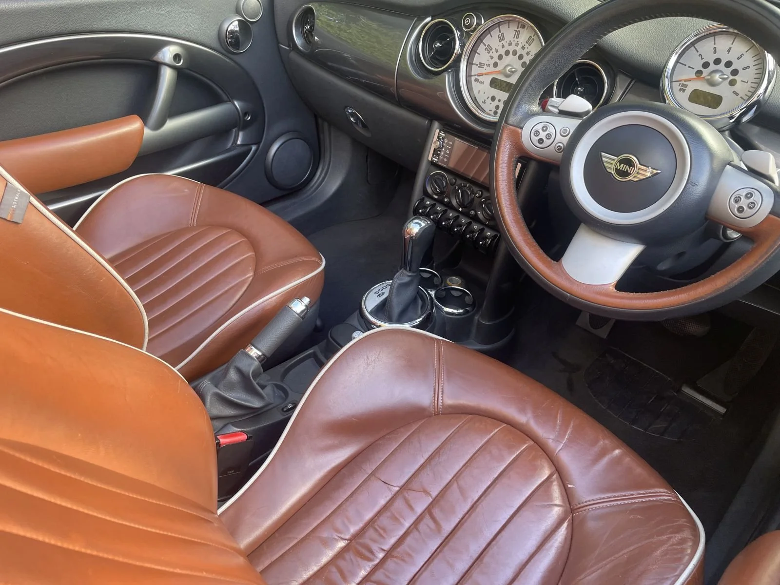 LR08 Astro Black Sidewalk Automatic 5.JPG