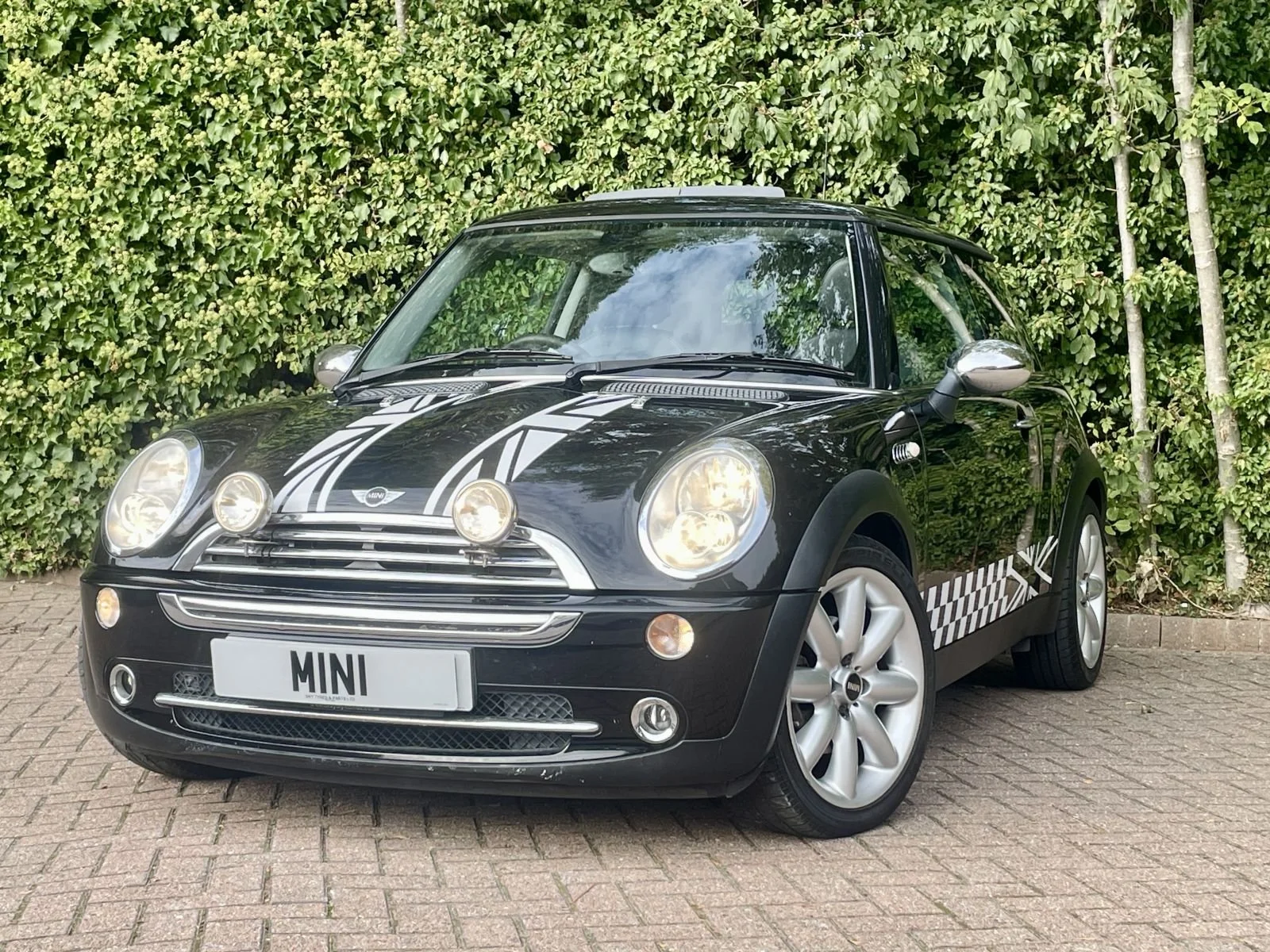 LN54 Astro Black Cooper Automatic Sunroof 17.jpg