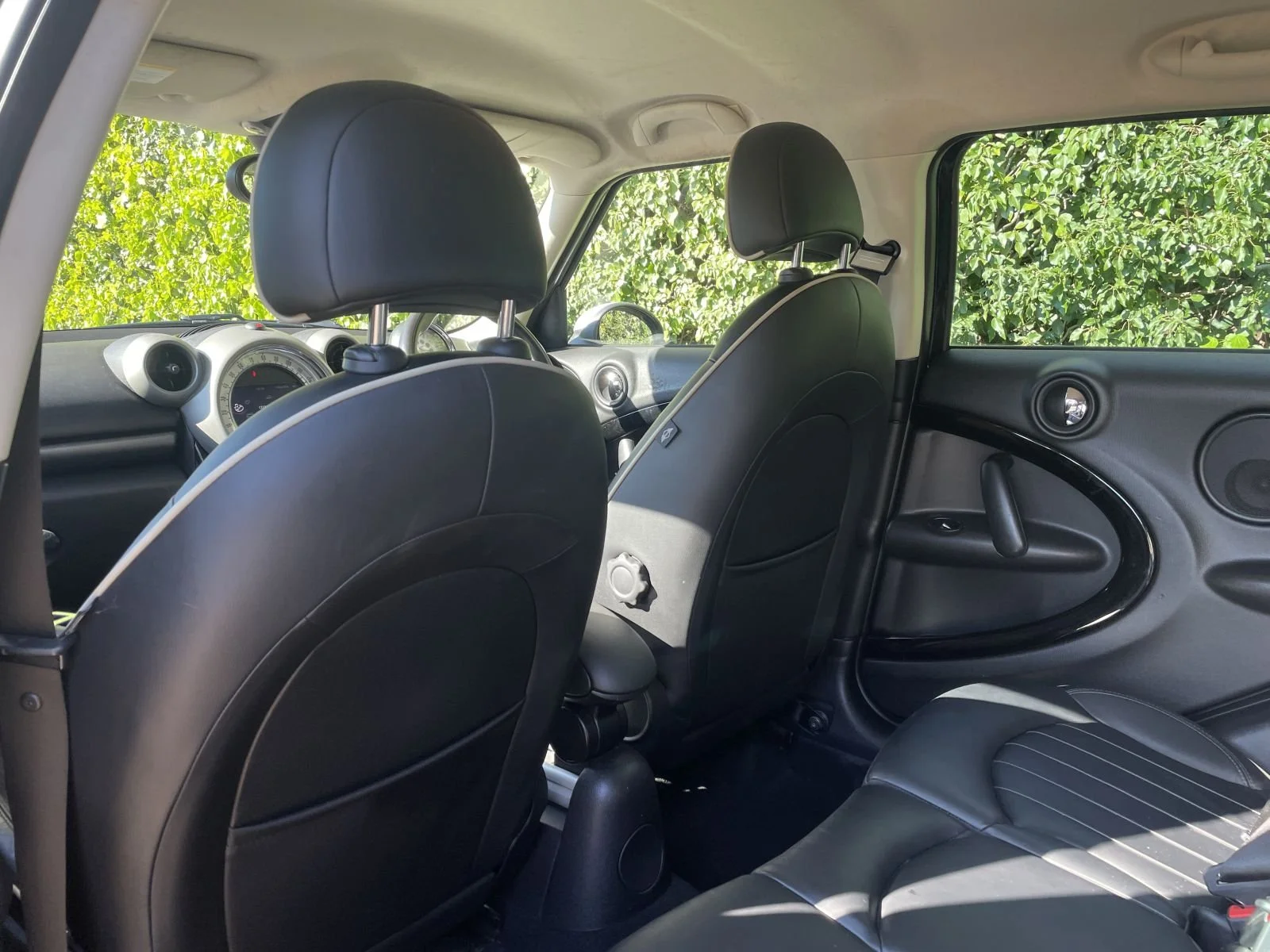 GU61 Absolute Black Metallic Countryman Cooper S Manual 13.JPG