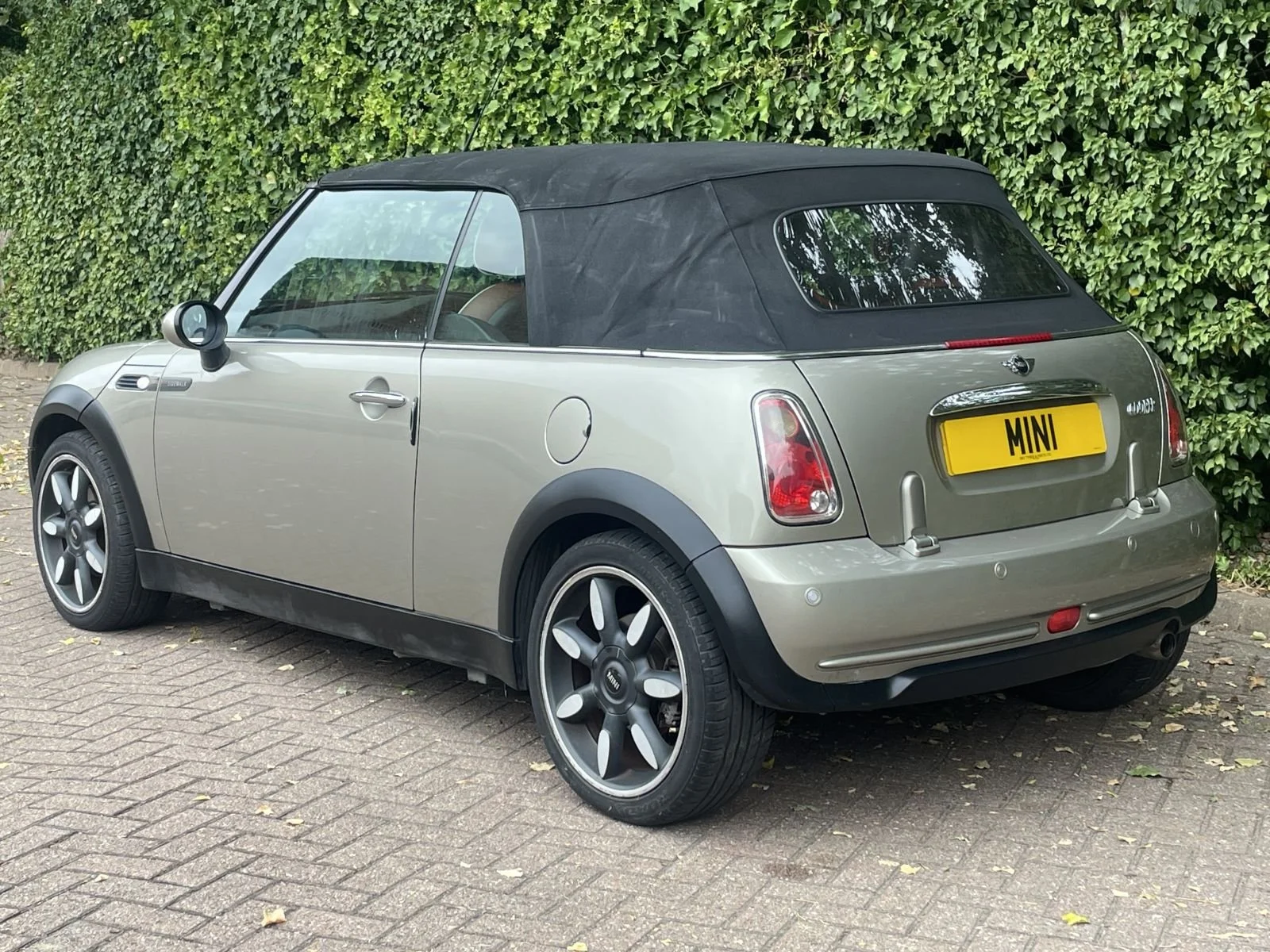 NA57 Sparkling Silver Cooper Sidewalk Automatic 17.jpg