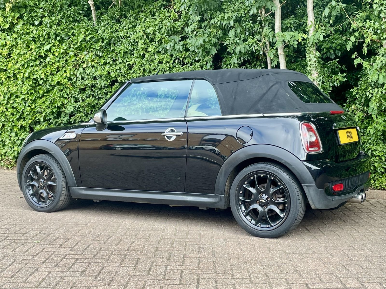 YG09 Black Cooper S Convertible Manual 17.jpg