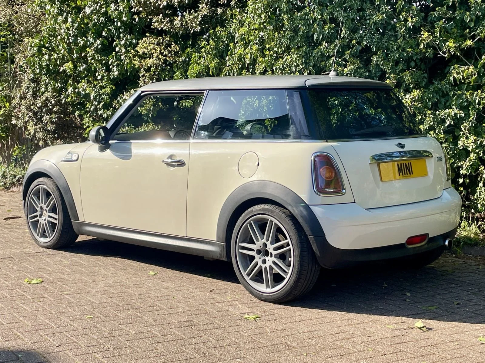 YY58 Pepper White Automatic One 1.4 11.jpg