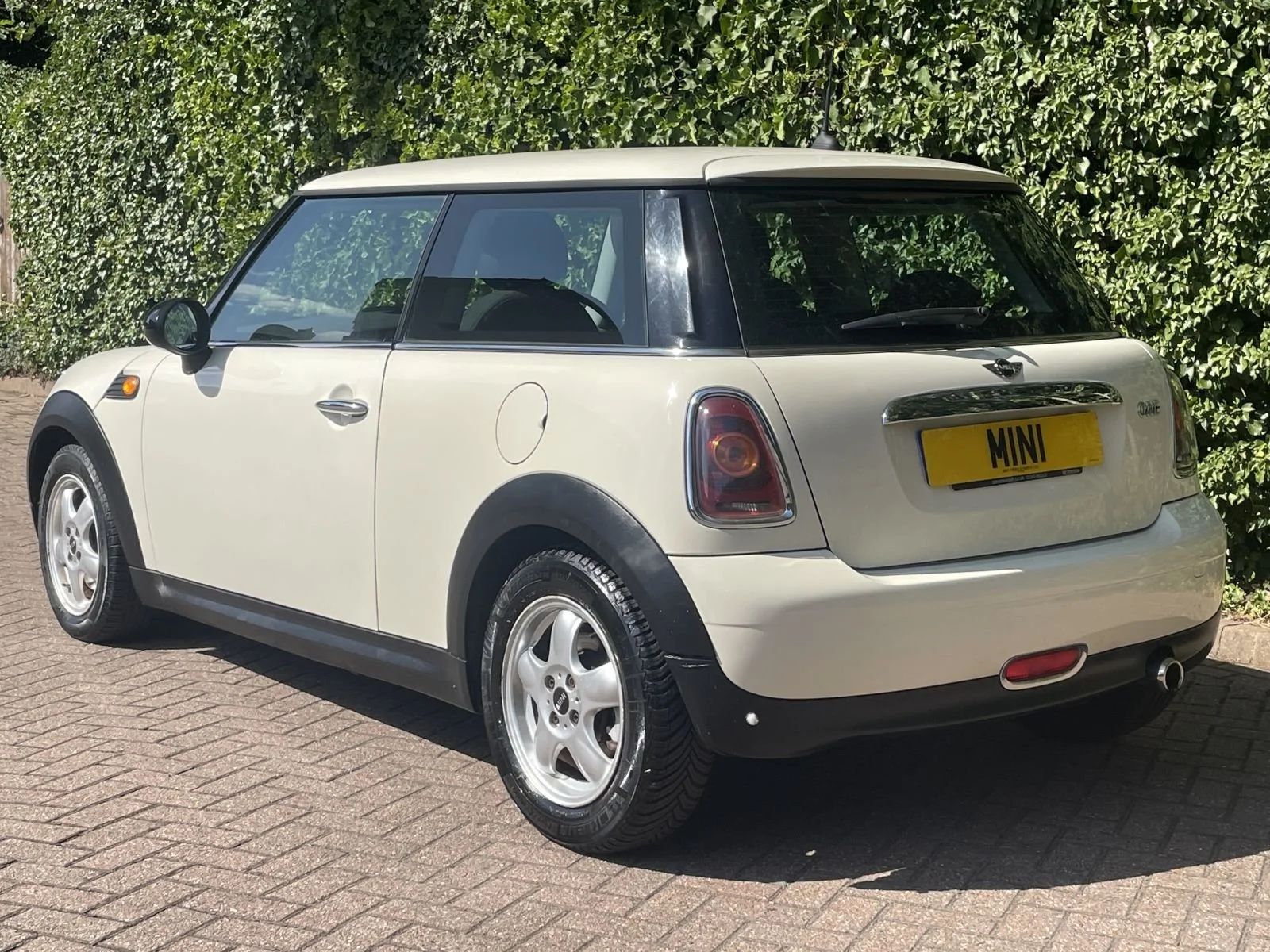 GJ57 Pepper White Automatic One 18.jpg