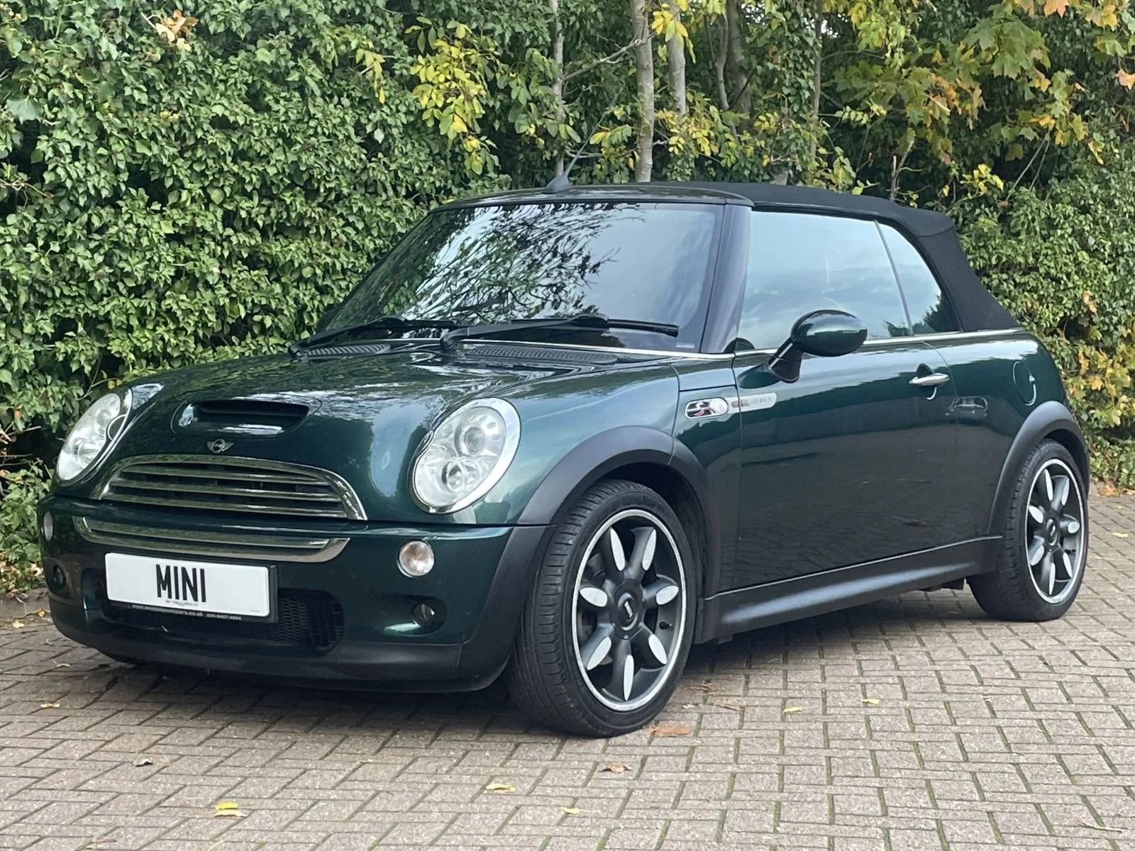 EF07 British Racing Green Sidewalk Cooper S Automatic 15.jpg