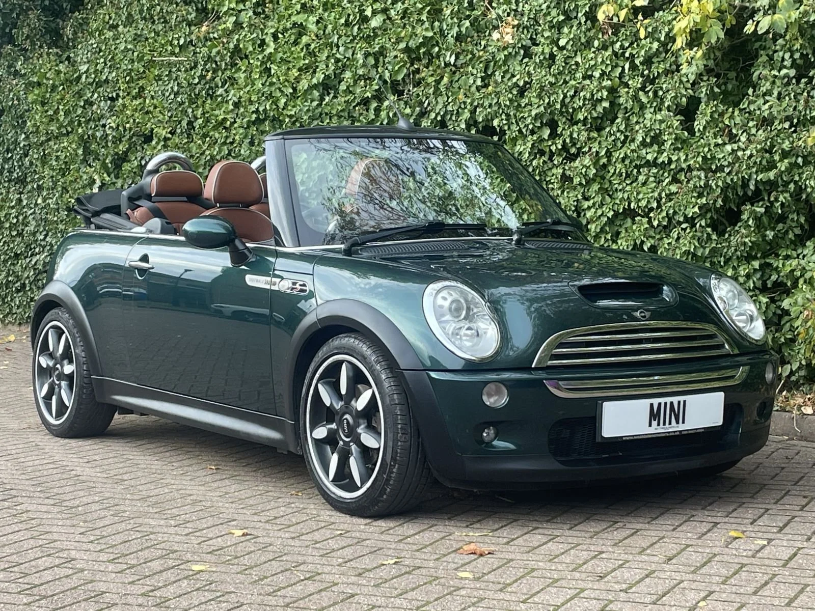 EF07 British Racing Green Sidewalk Cooper S Automatic 2.jpg