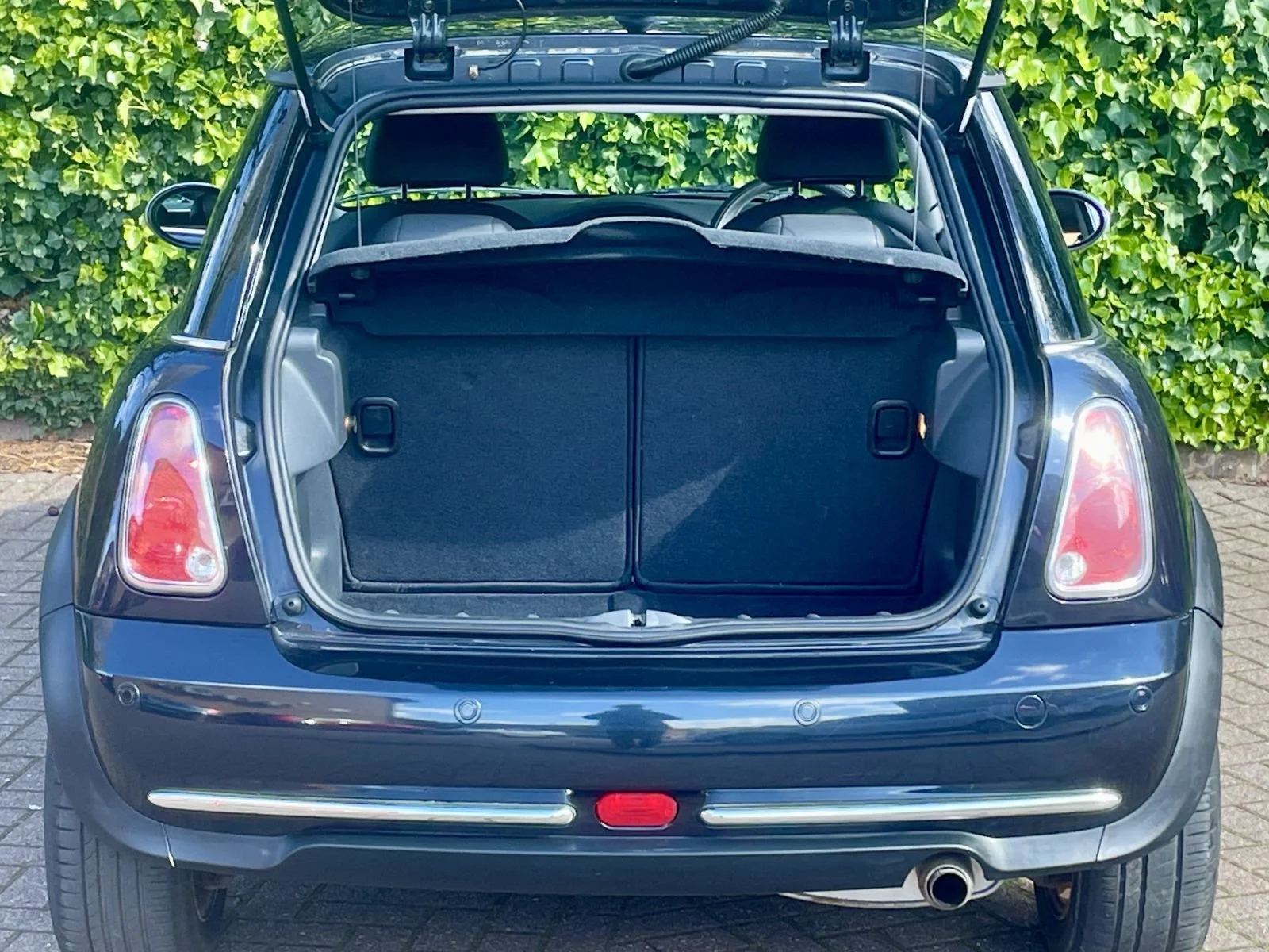 GV05 Astro Black Metallic Cooper Automatic 15.jpg