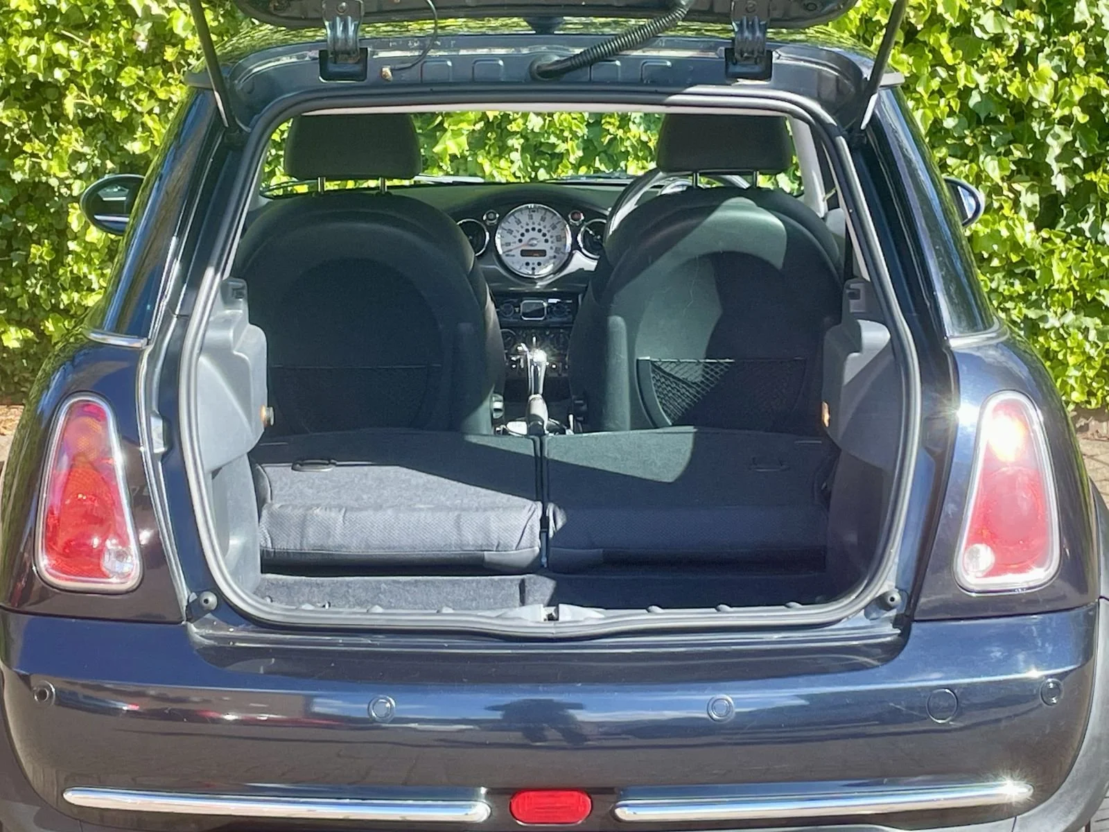 GV05 Astro Black Metallic Cooper Automatic 16.jpg