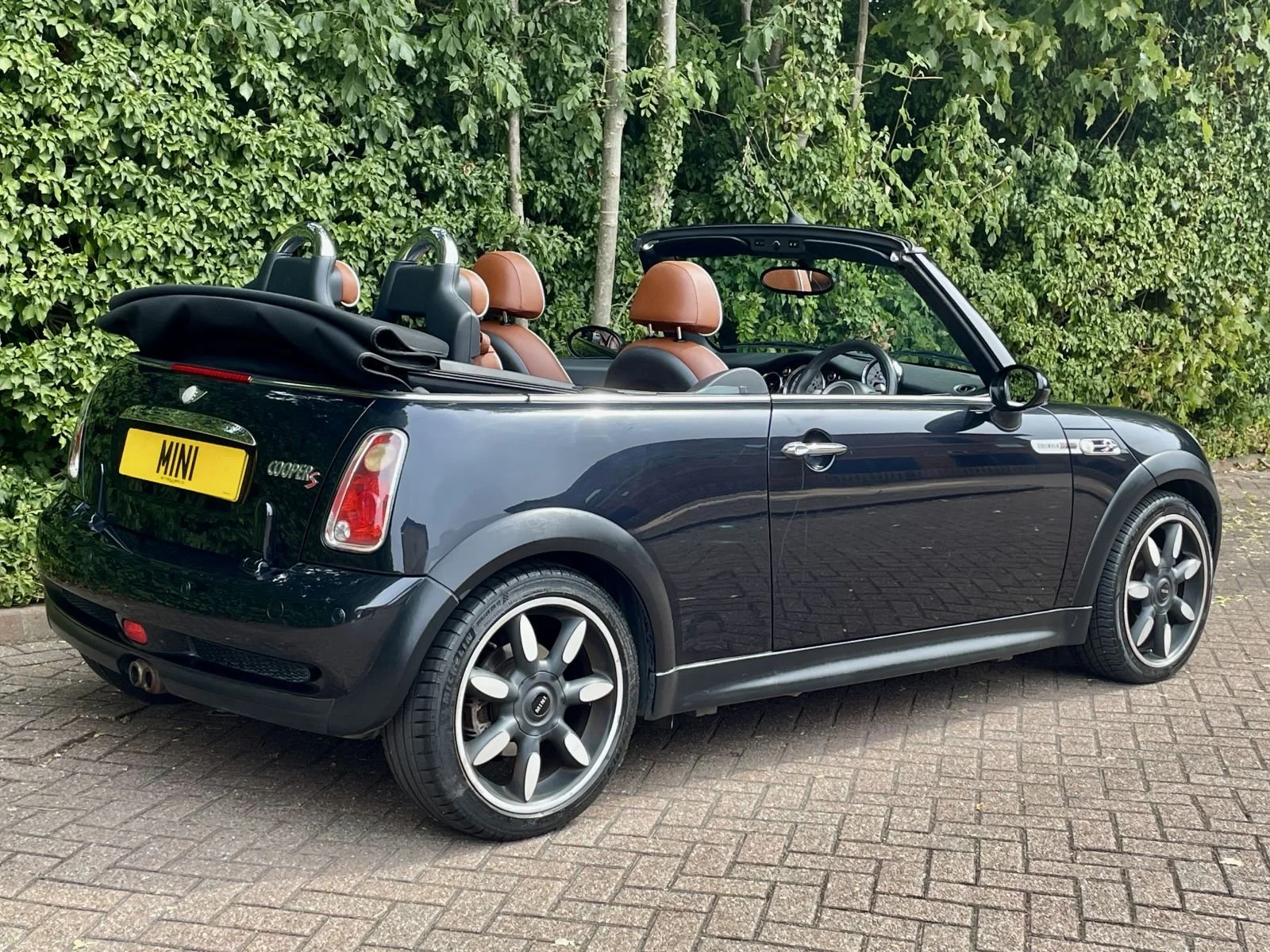 YG57 Astro Black Cooper S Sidewalk 3.jpg
