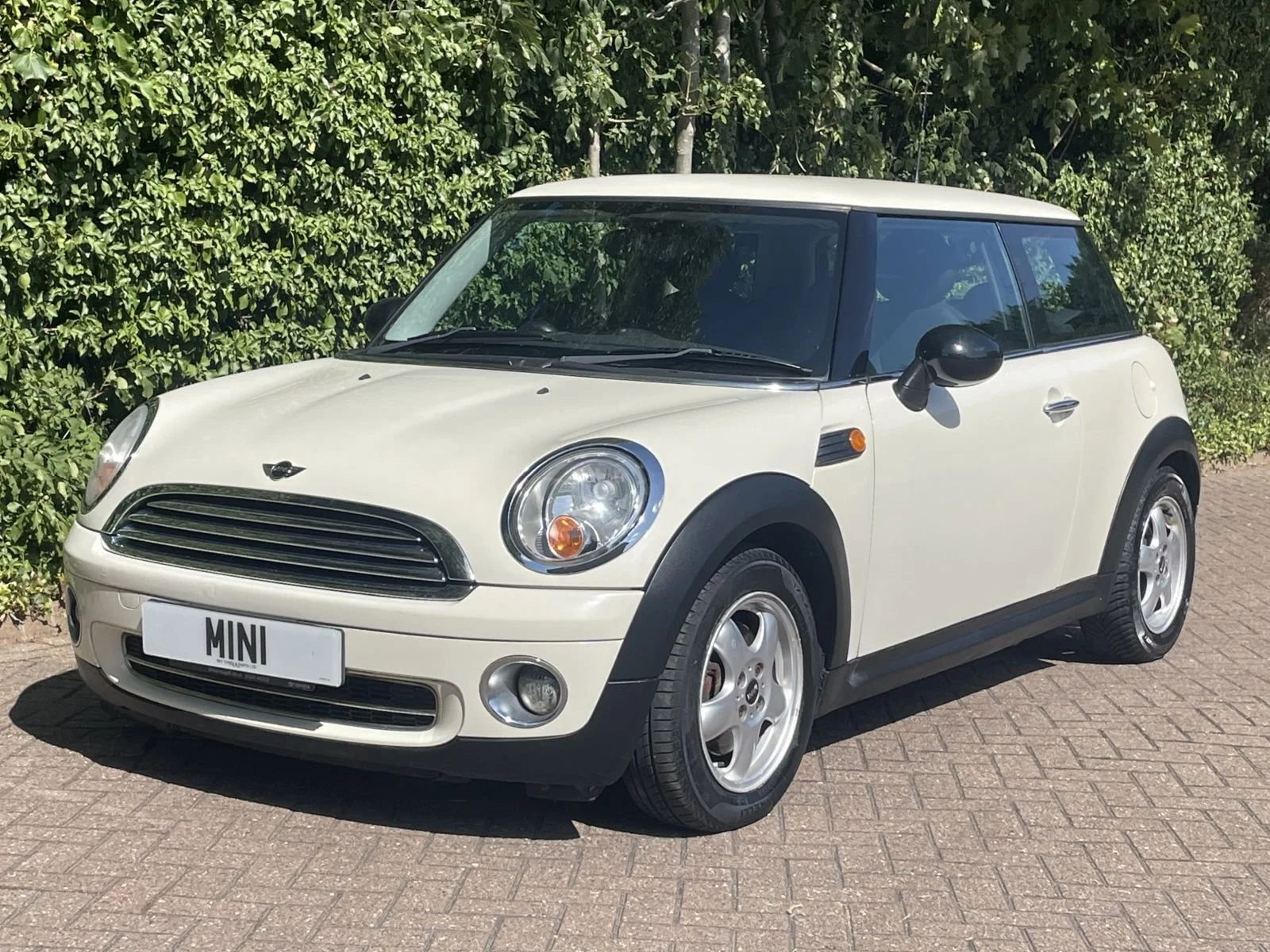 GJ57 Pepper White Automatic One 15.jpg