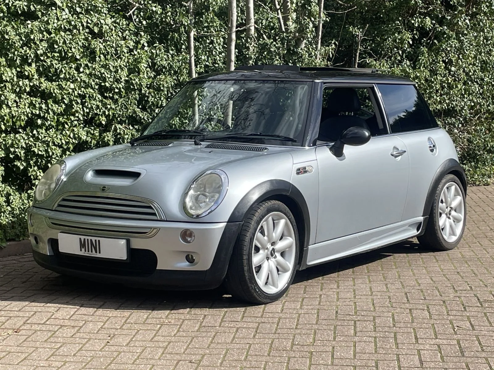 FM53 Cooper S Pure Silver Manual 18.jpg