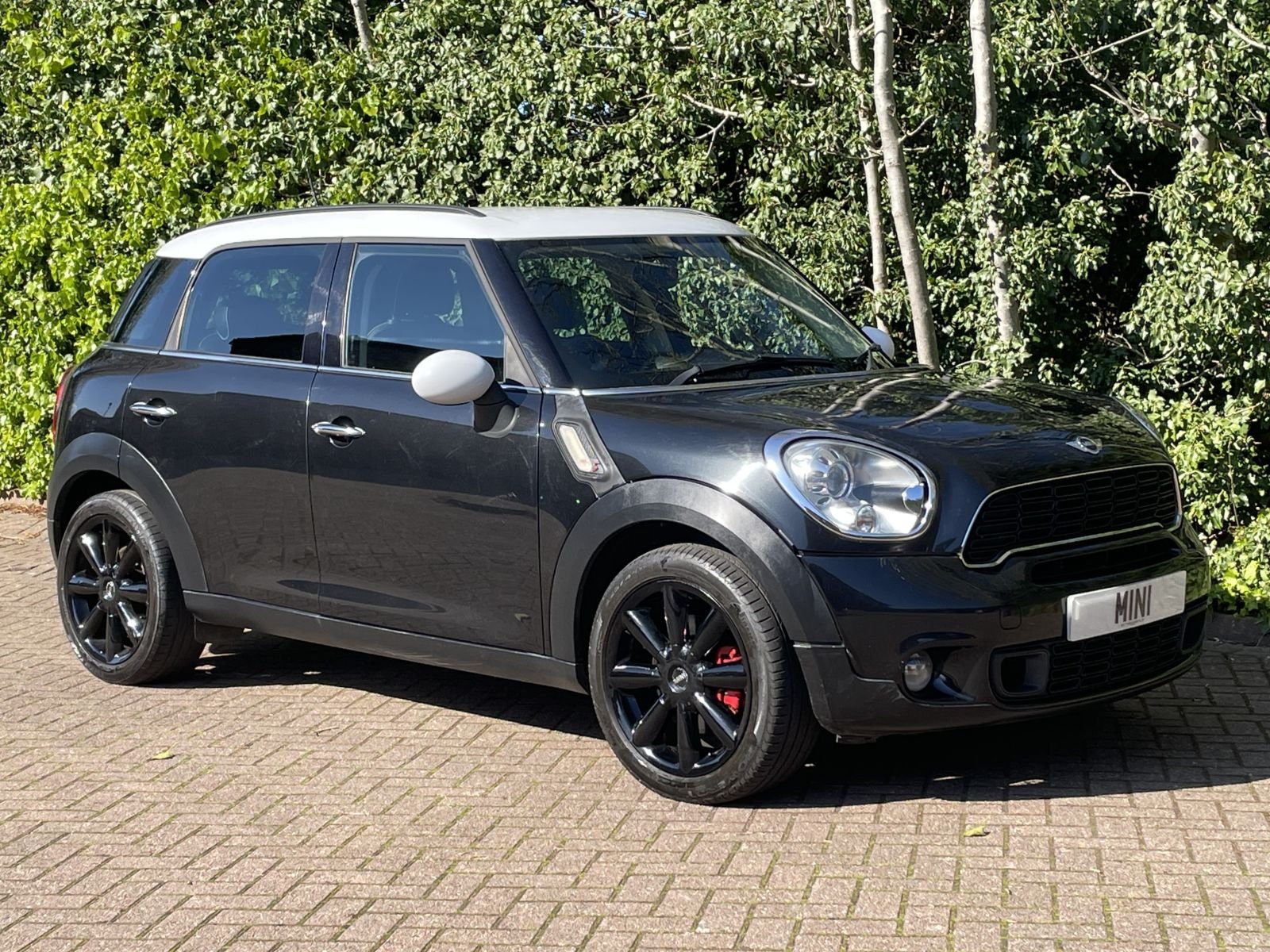 GU61 Absolute Black Metallic Countryman Cooper S Manual 2.jpg