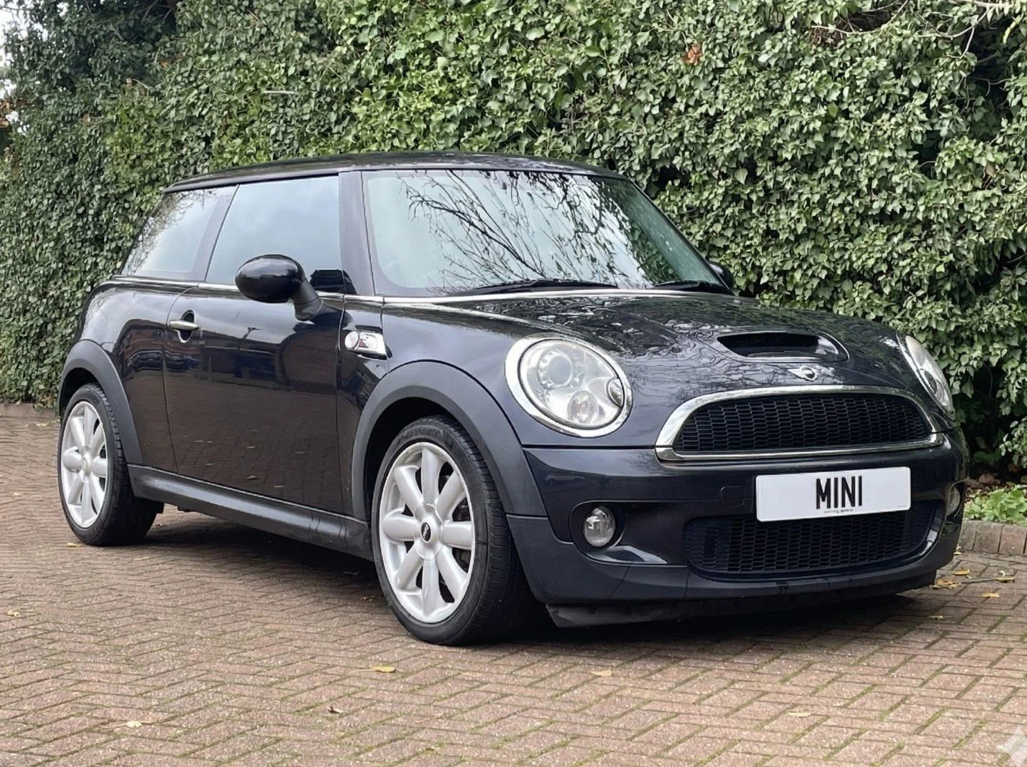HK07 Astro Black Cooper S Manual 1.jpg