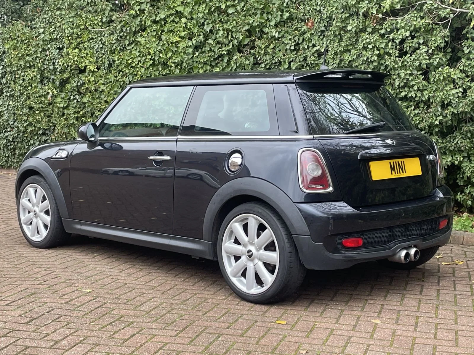 HK07 Astro Black Cooper S Manual 14.jpg
