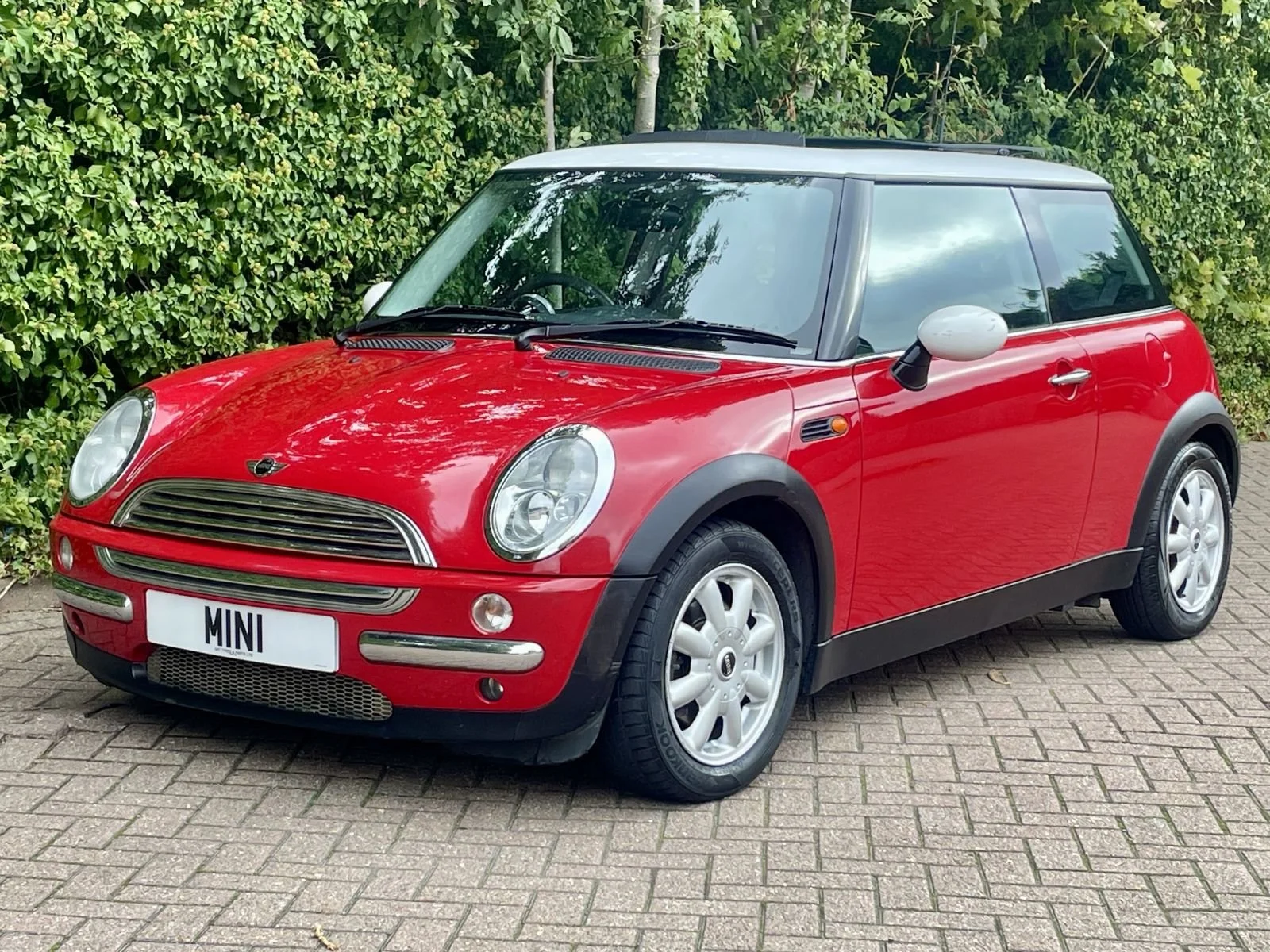 OE03 Chilli Red Automatic Cooper 13.jpg