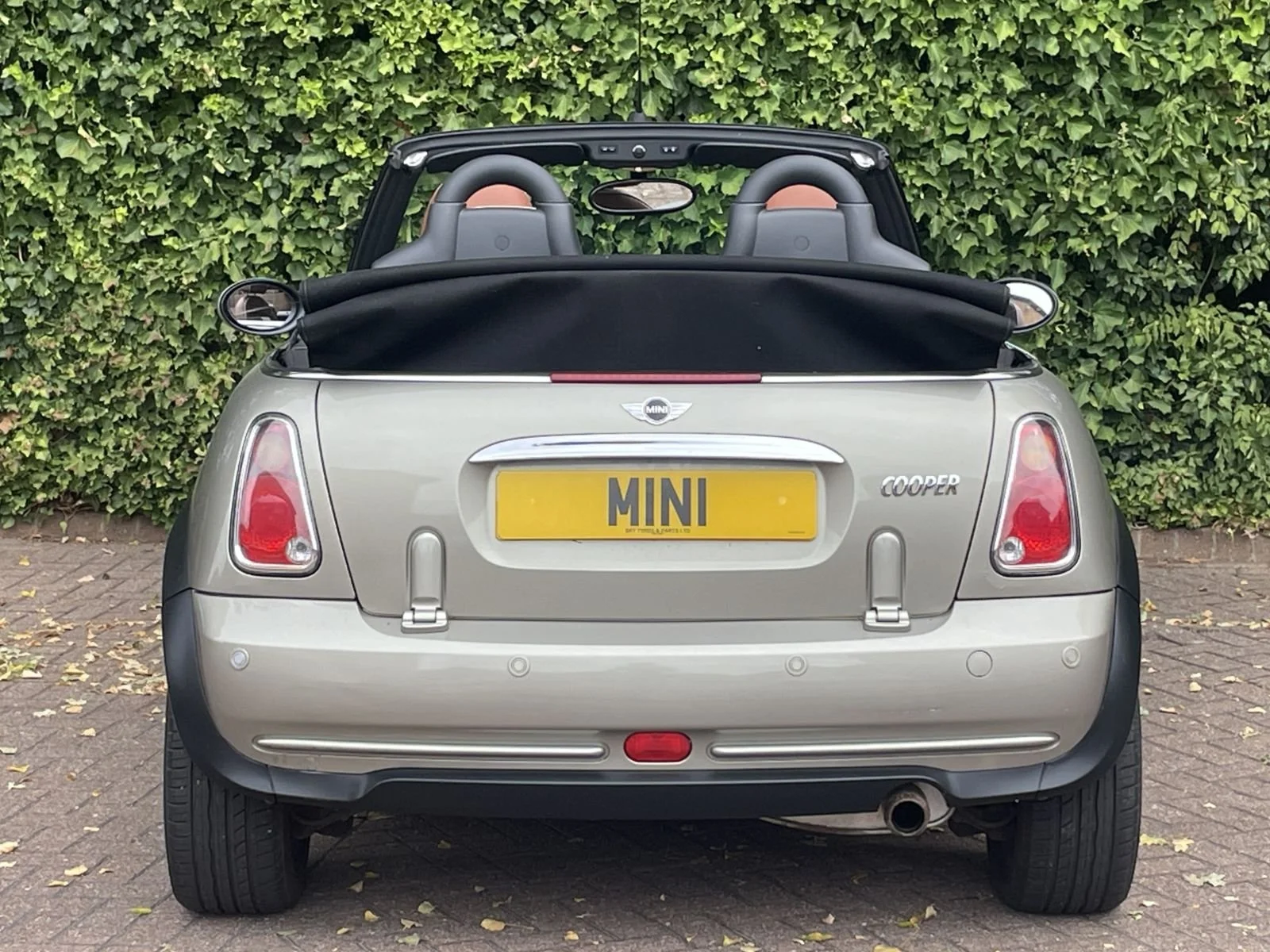 NA57 Sparkling Silver Cooper Sidewalk Automatic 19.jpg