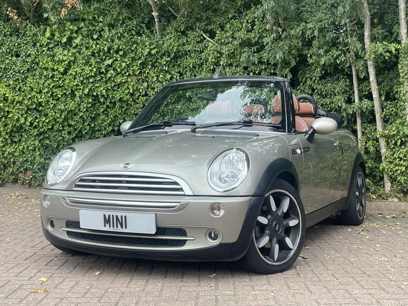 NA57 Sparkling Silver Cooper Sidewalk Automatic 21.jpg