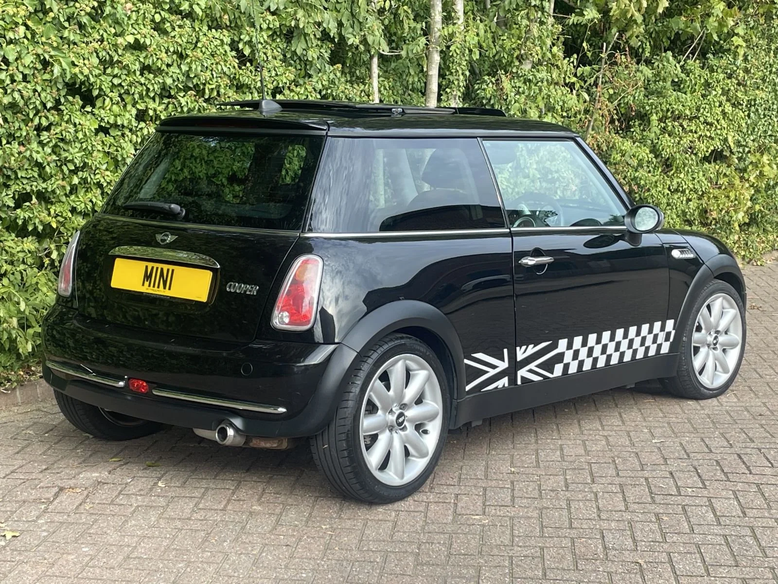 LN54 Astro Black Cooper Automatic Sunroof 3.jpg
