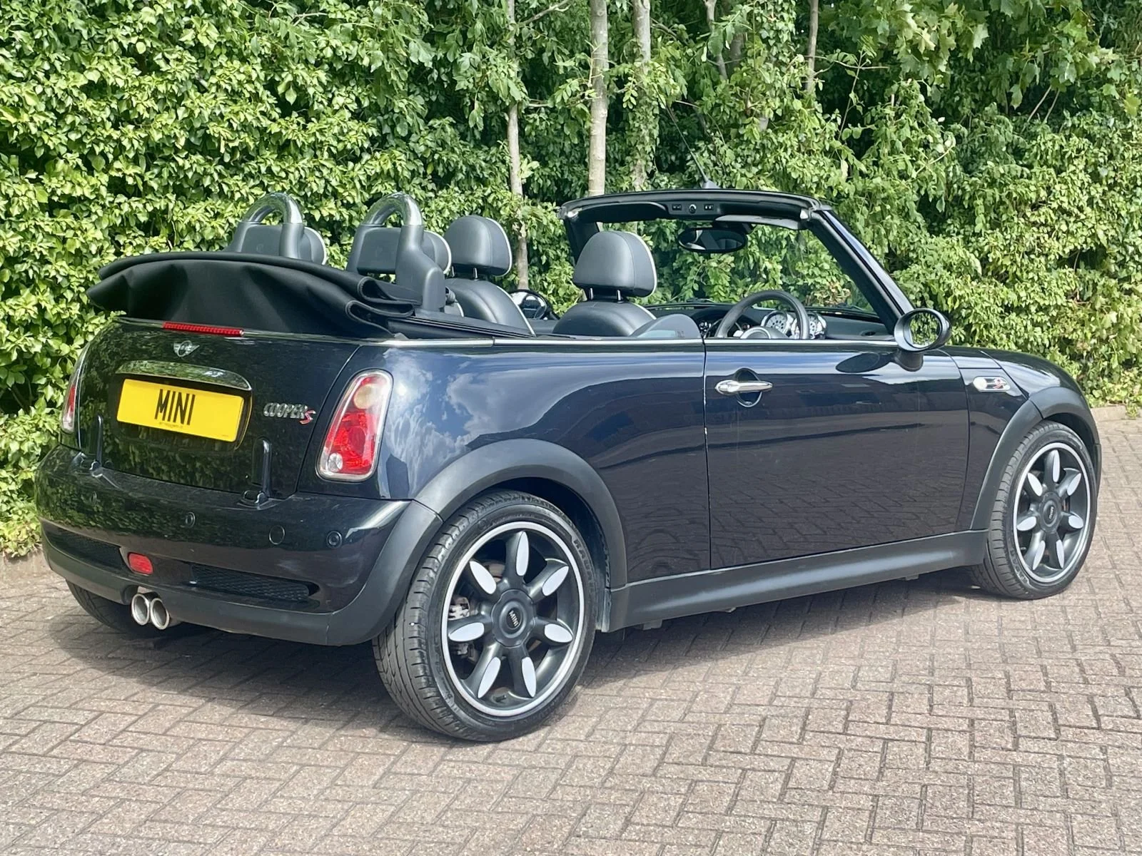 HV08 Black Cooper S Sidewalk Automatic 3.jpg