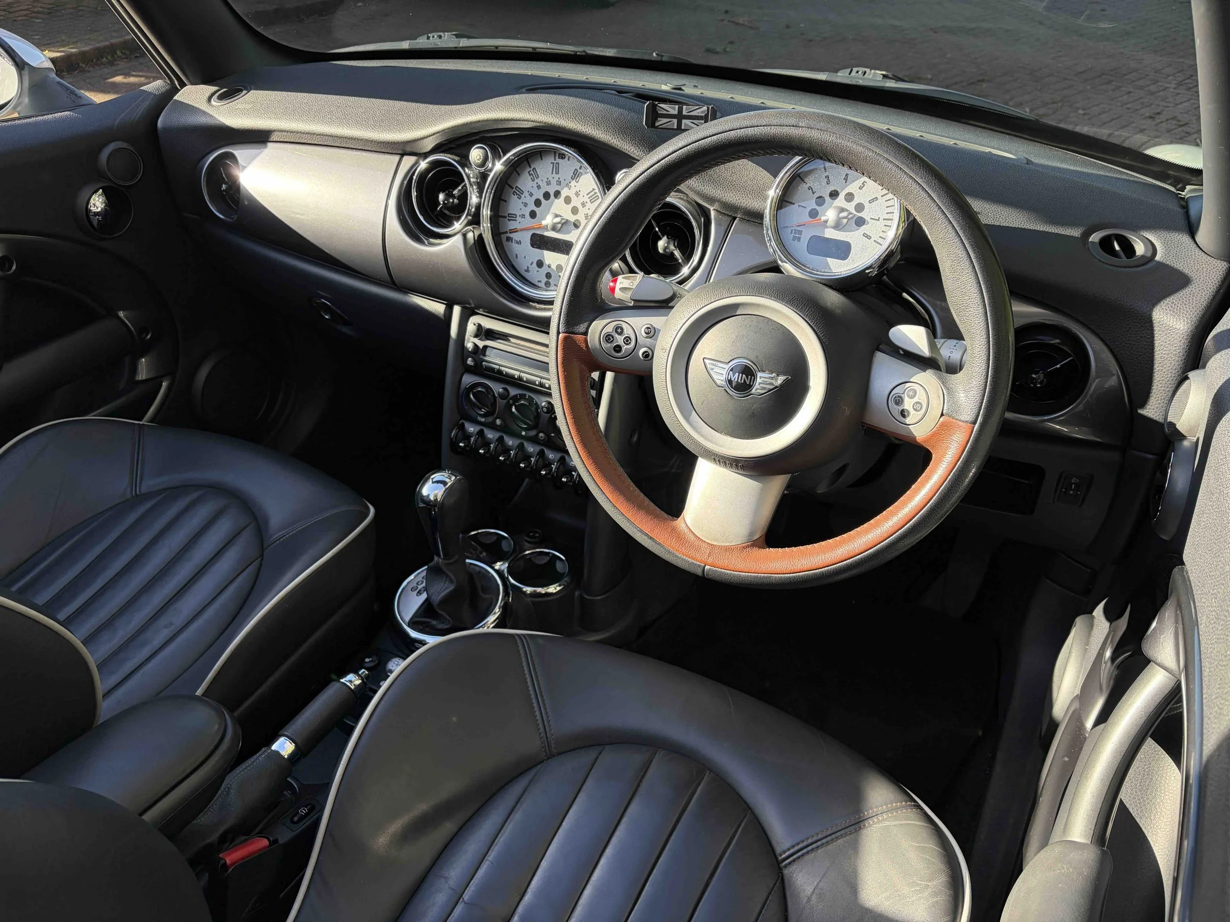 SL08 FNV White Silver Sidewalk 5.jpeg