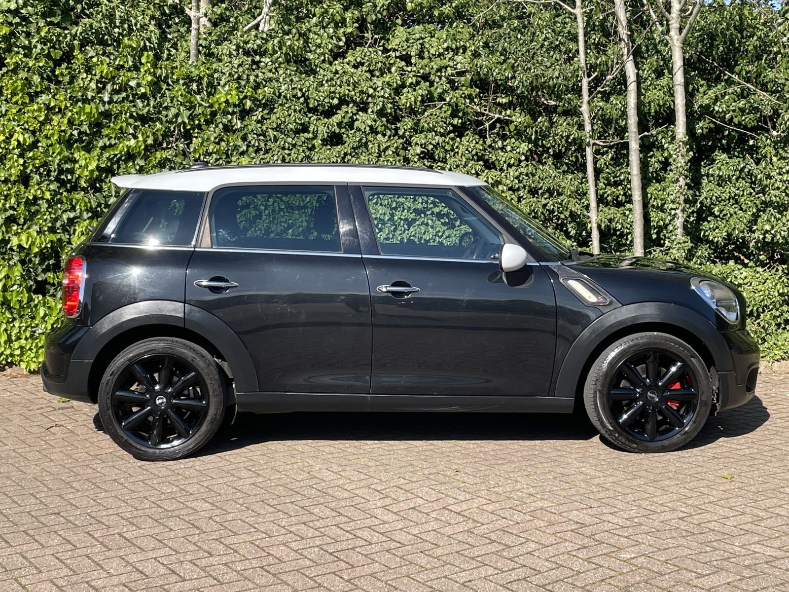 GU61 Absolute Black Metallic Countryman Cooper S Manual 3.jpg