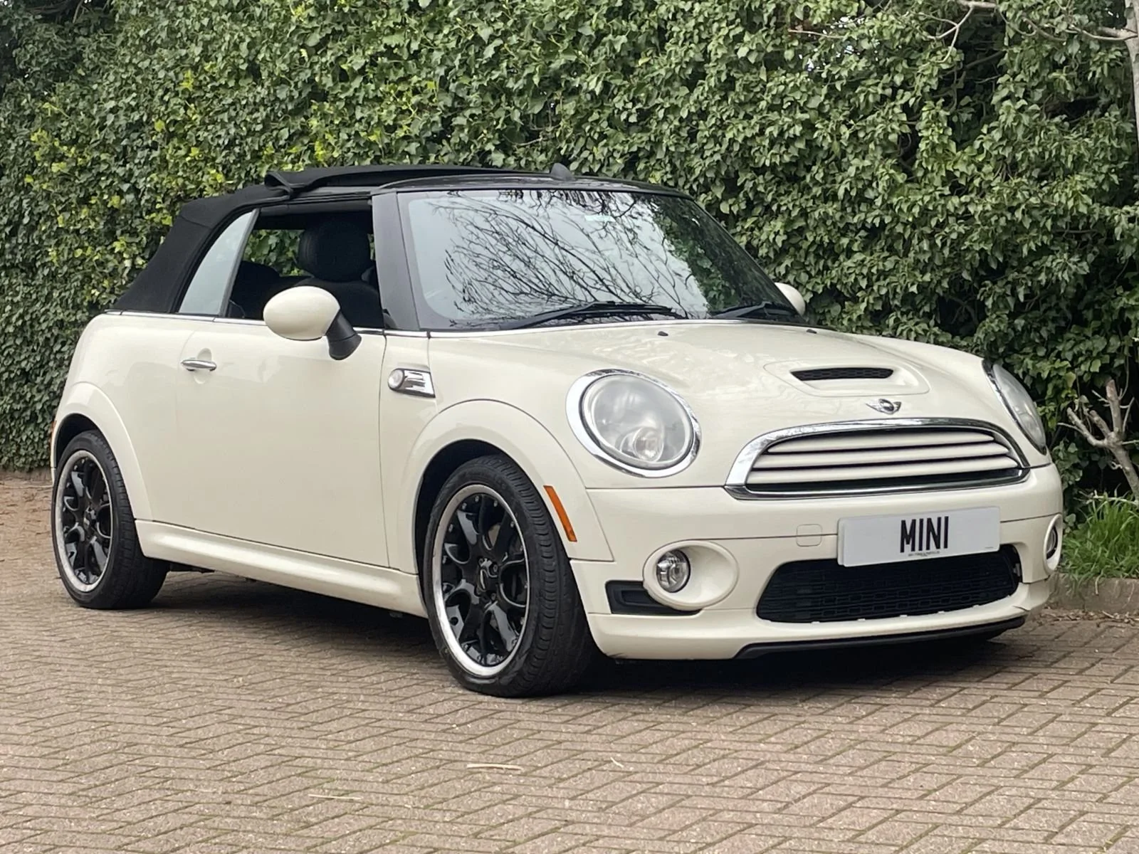 HN10 Pepper White Cooper Convertible Auto Bodykit 1.JPG