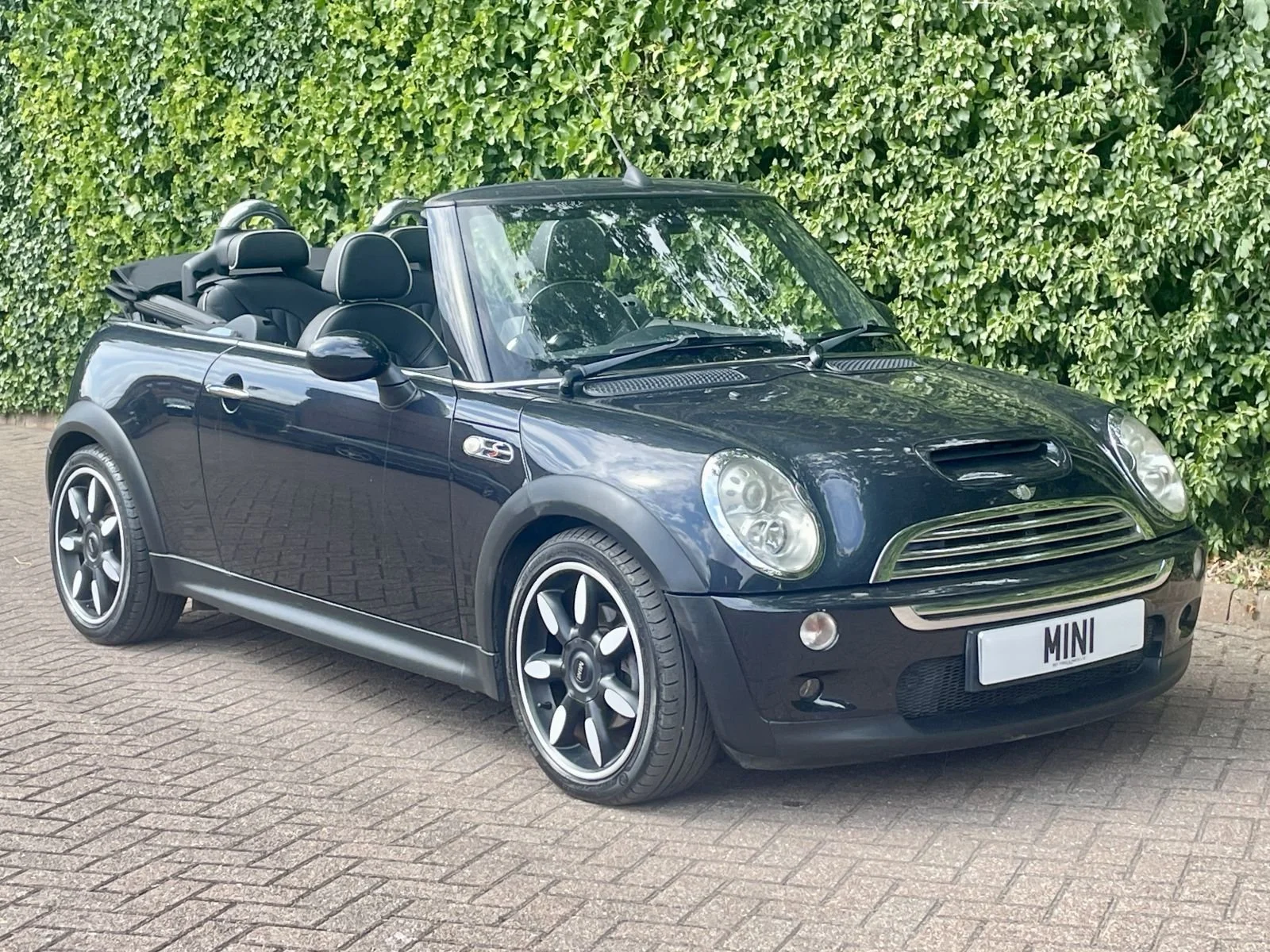 HV08 Black Cooper S Sidewalk Automatic 2.jpg