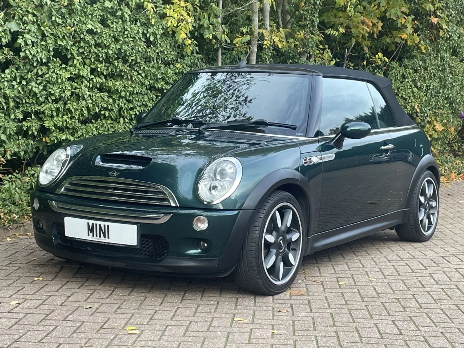 EF07 British Racing Green Sidewalk Cooper S Automatic 14.jpg