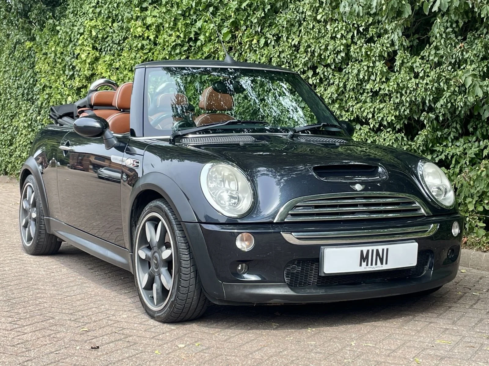 Mini Cooper S Sidewalk