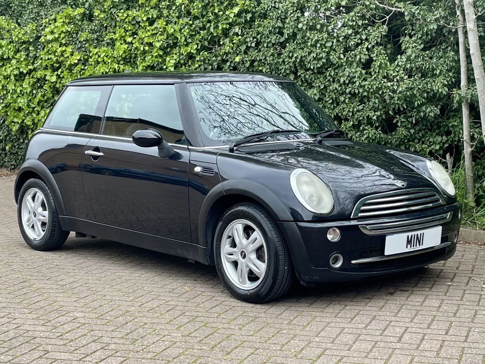 LR55 Astro Black Mini One 1.6 Manual 2.jpg