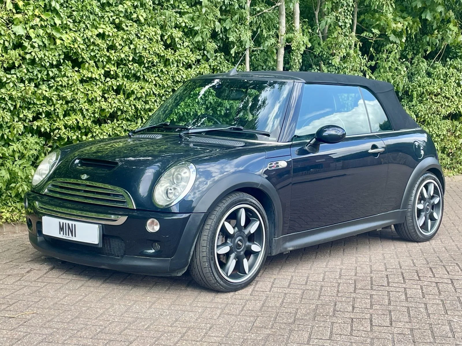 HV08 Black Cooper S Sidewalk Automatic 16.jpg