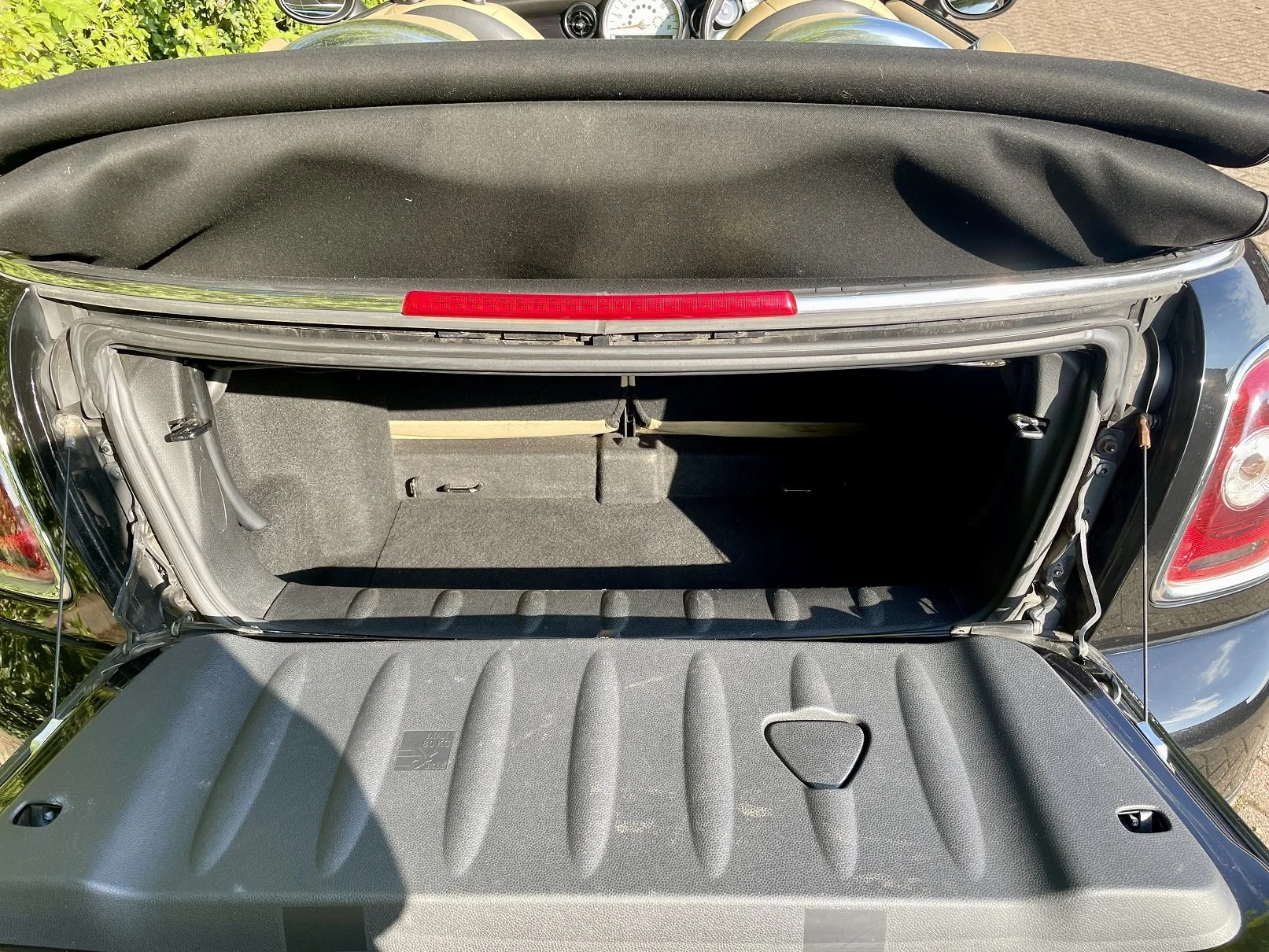 HJ09 Cooper S Convertible Manual 10b.JPG