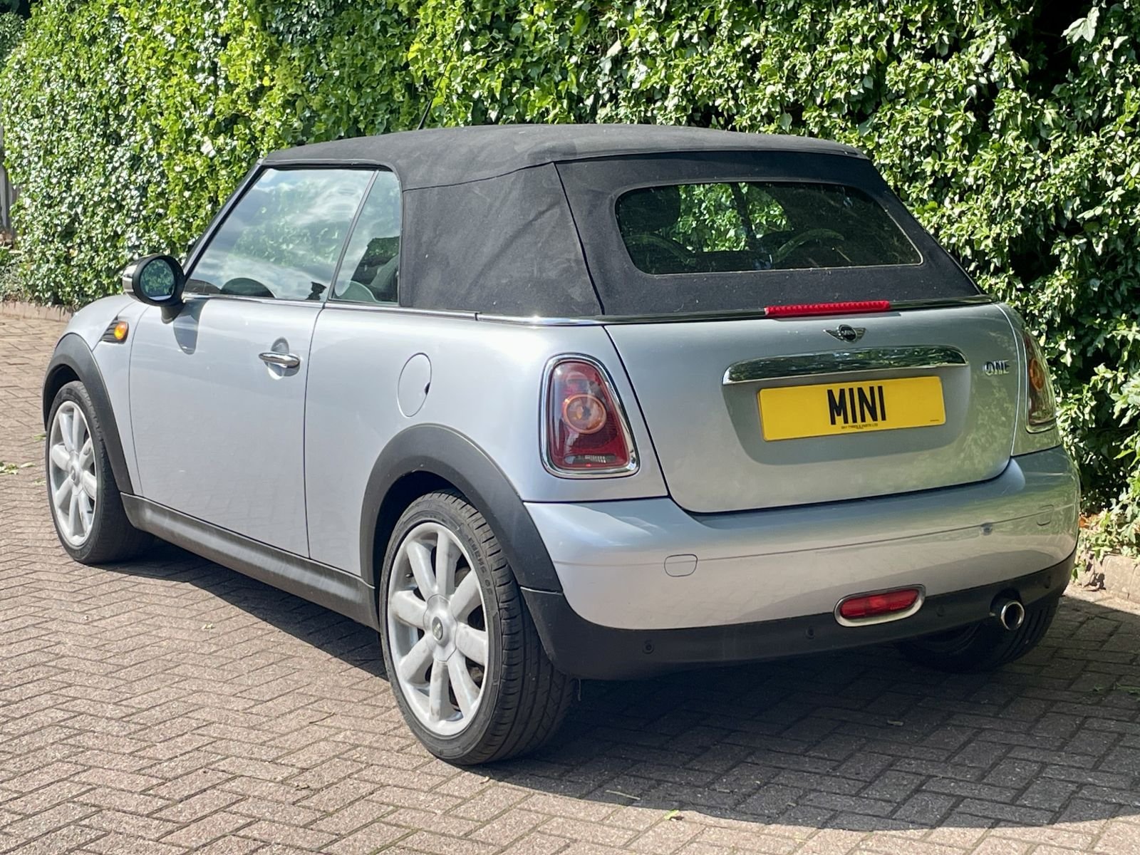 NL60 Silver Manual One Convertible 17.jpg