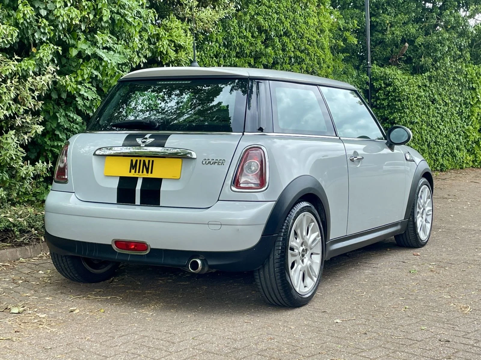 MT59 White Silver Camden Cooper Manual 5.jpg