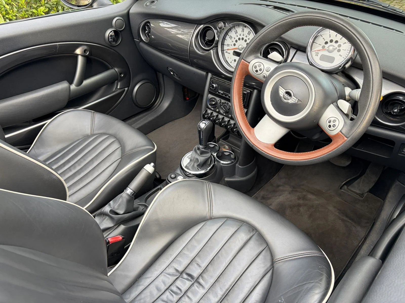 F824 Cooper Sidewalk Automatic Pepper White 4.JPG