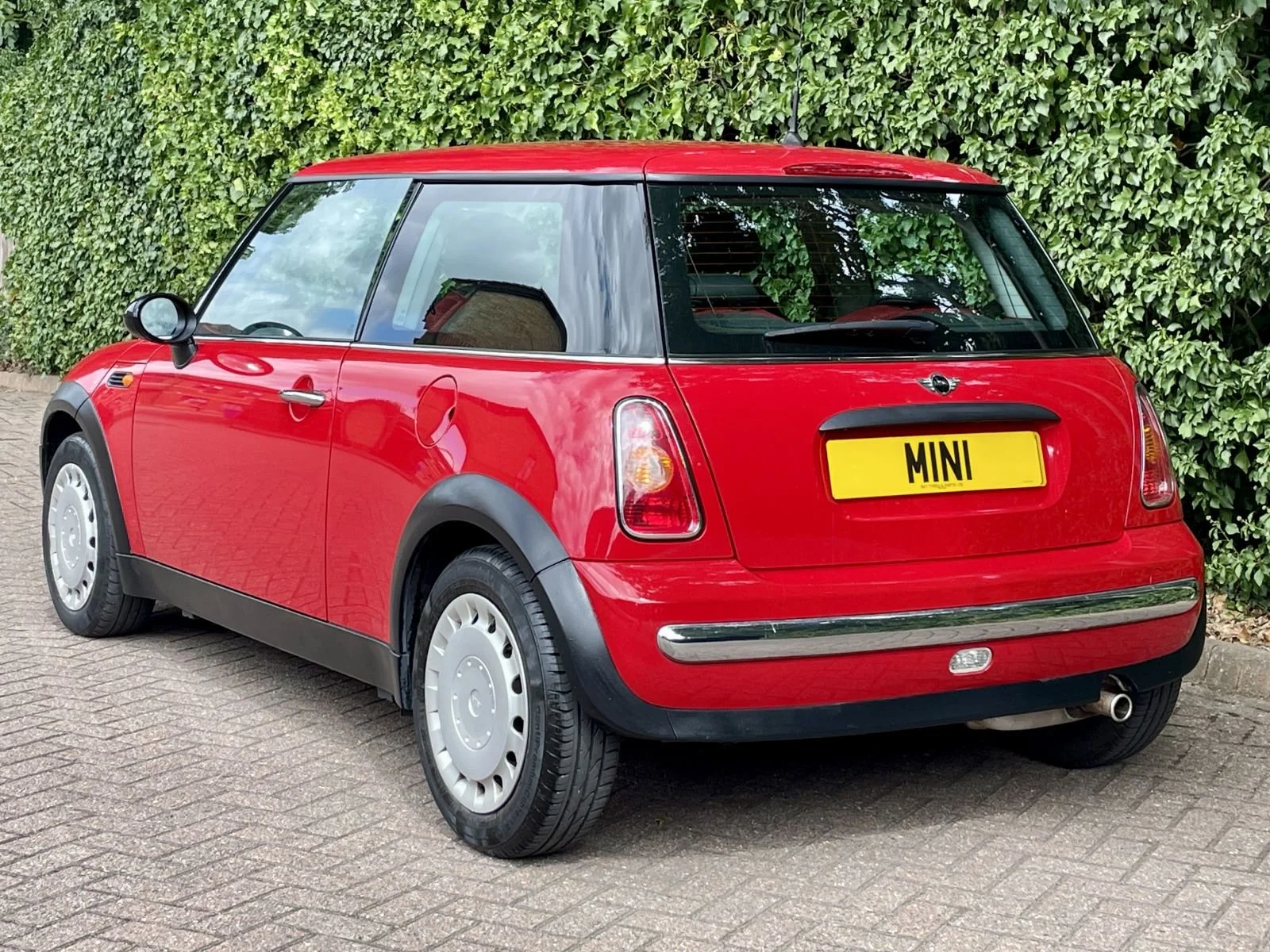 EX02 Red One Automatic 16.jpg