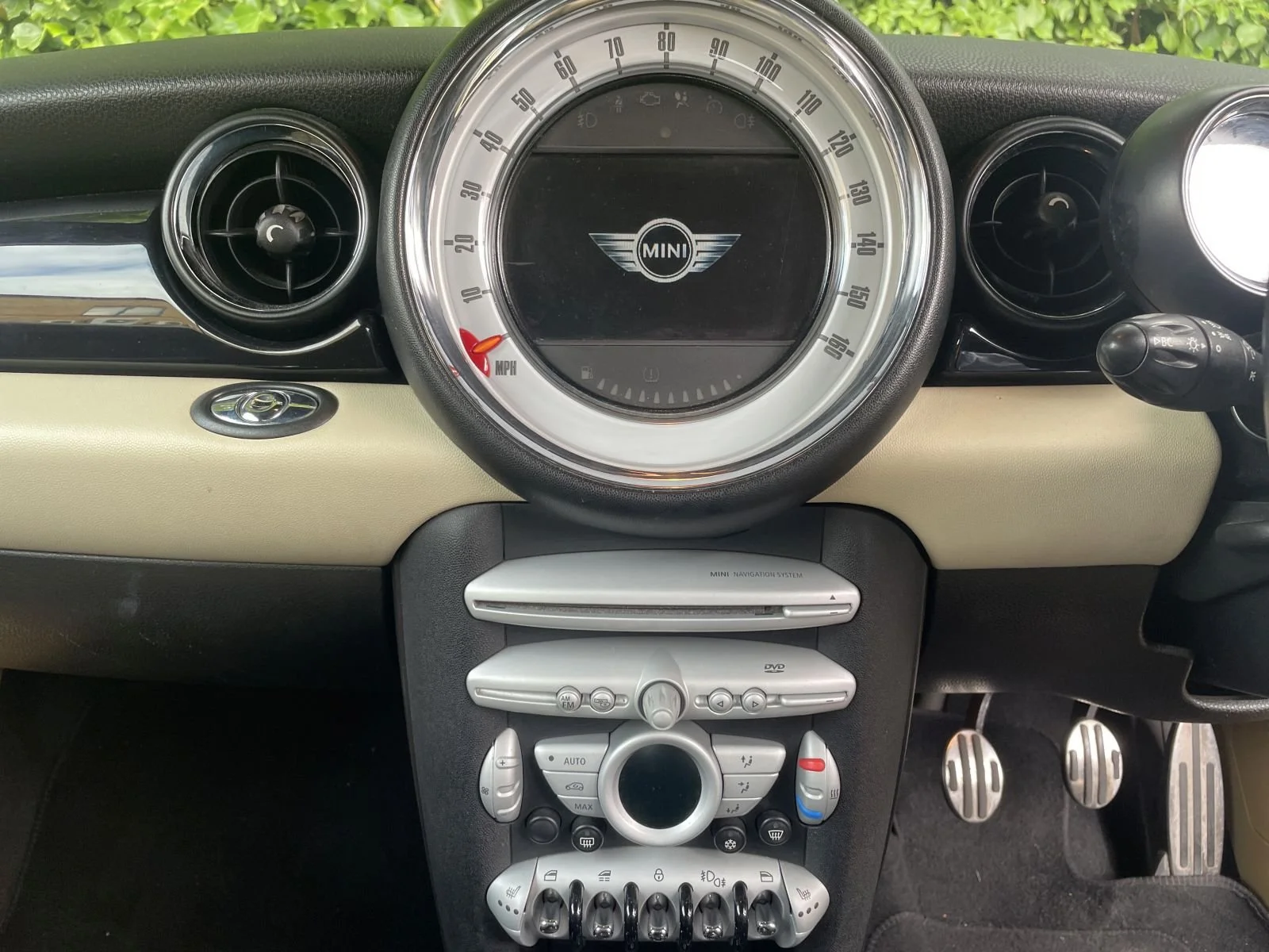 YG09 Black Cooper S Convertible Manual 6.JPG