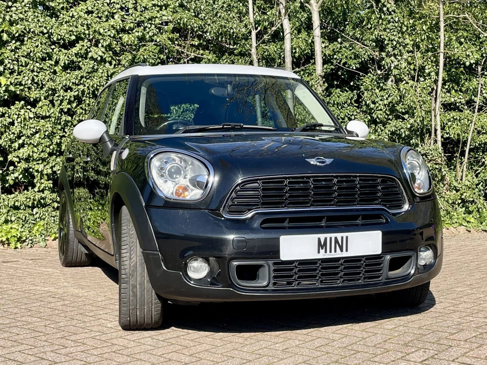 GU61 Absolute Black Metallic Countryman Cooper S Manual 21.jpg