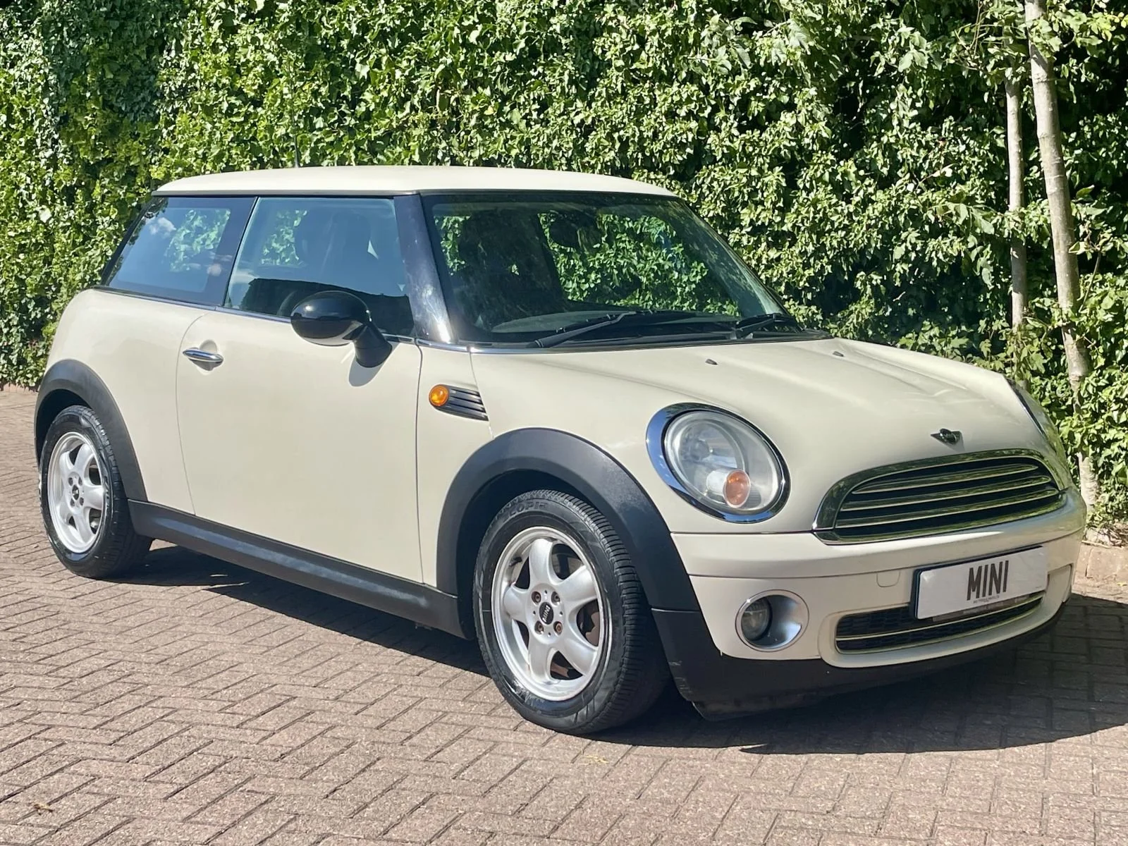 GJ57 Pepper White Automatic One 2.jpg