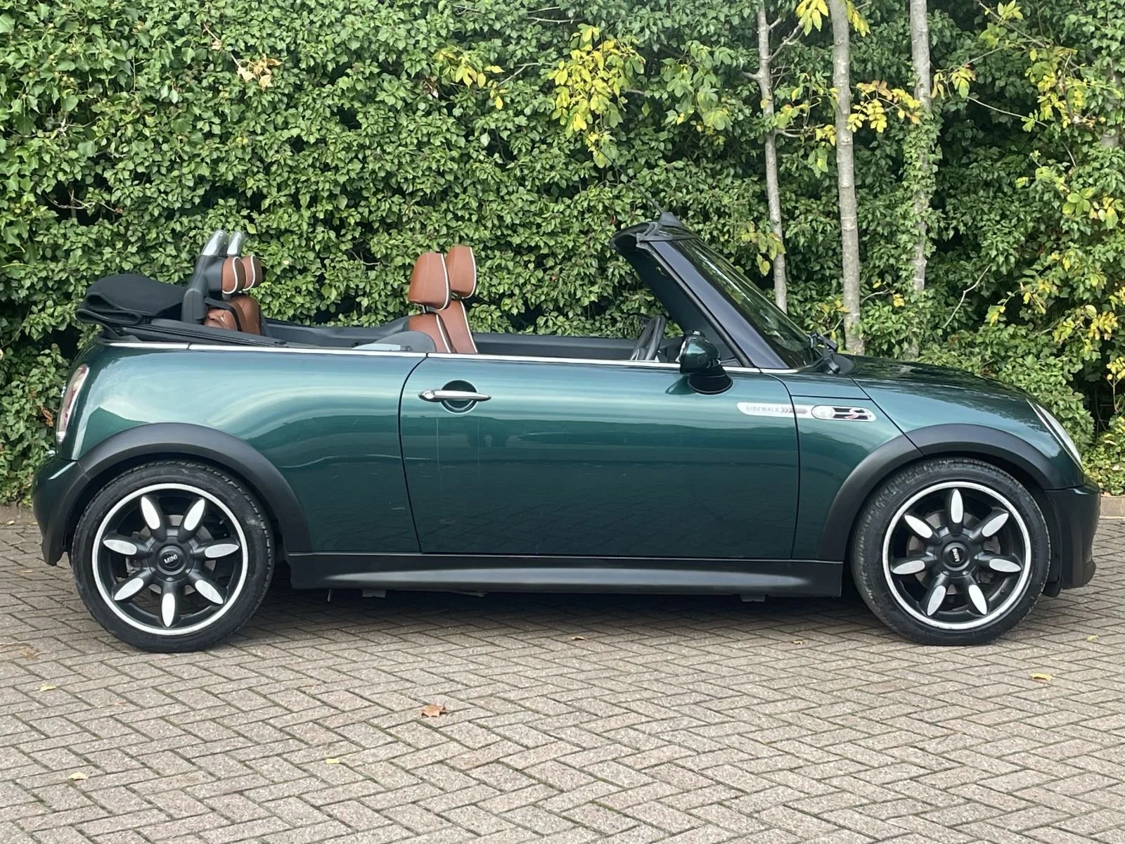 EF07 British Racing Green Sidewalk Cooper S Automatic 5.jpg