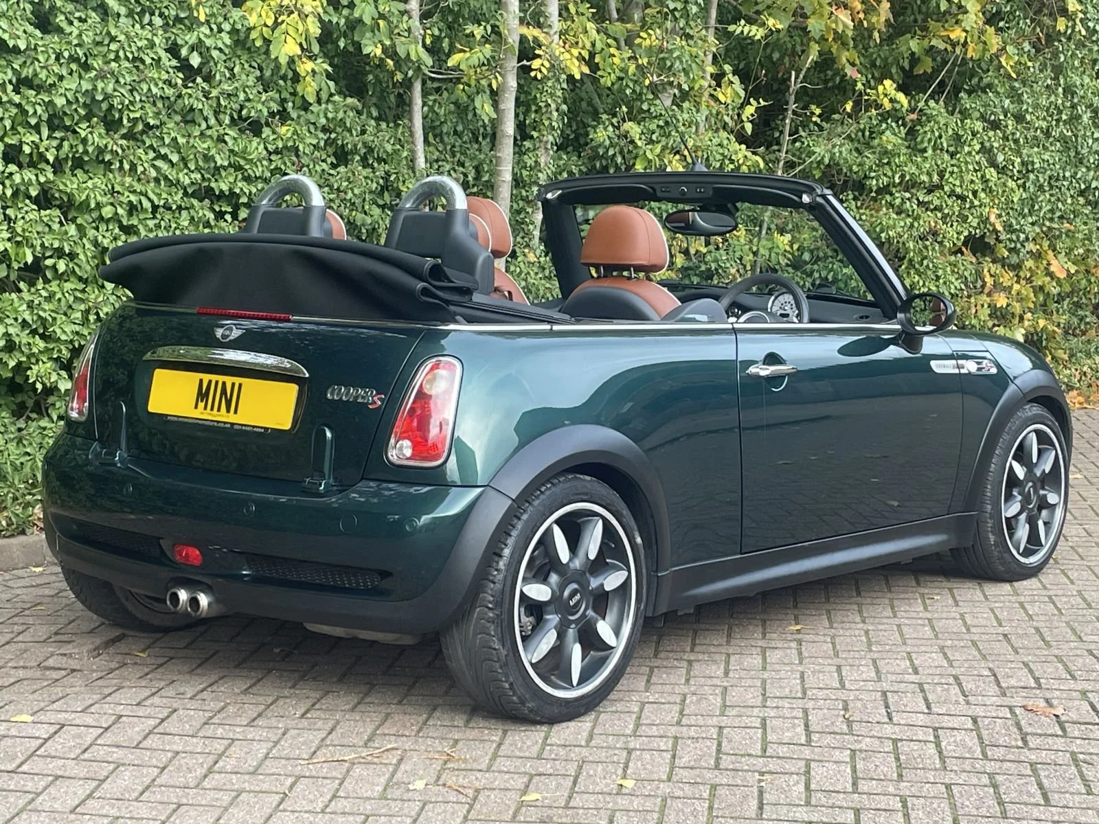 EF07 British Racing Green Sidewalk Cooper S Automatic 3.jpg