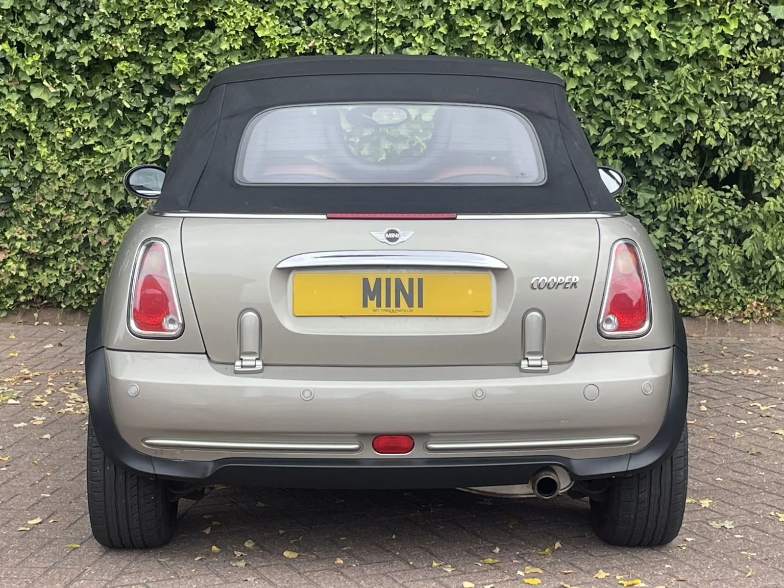 NA57 Sparkling Silver Cooper Sidewalk Automatic 18.jpg