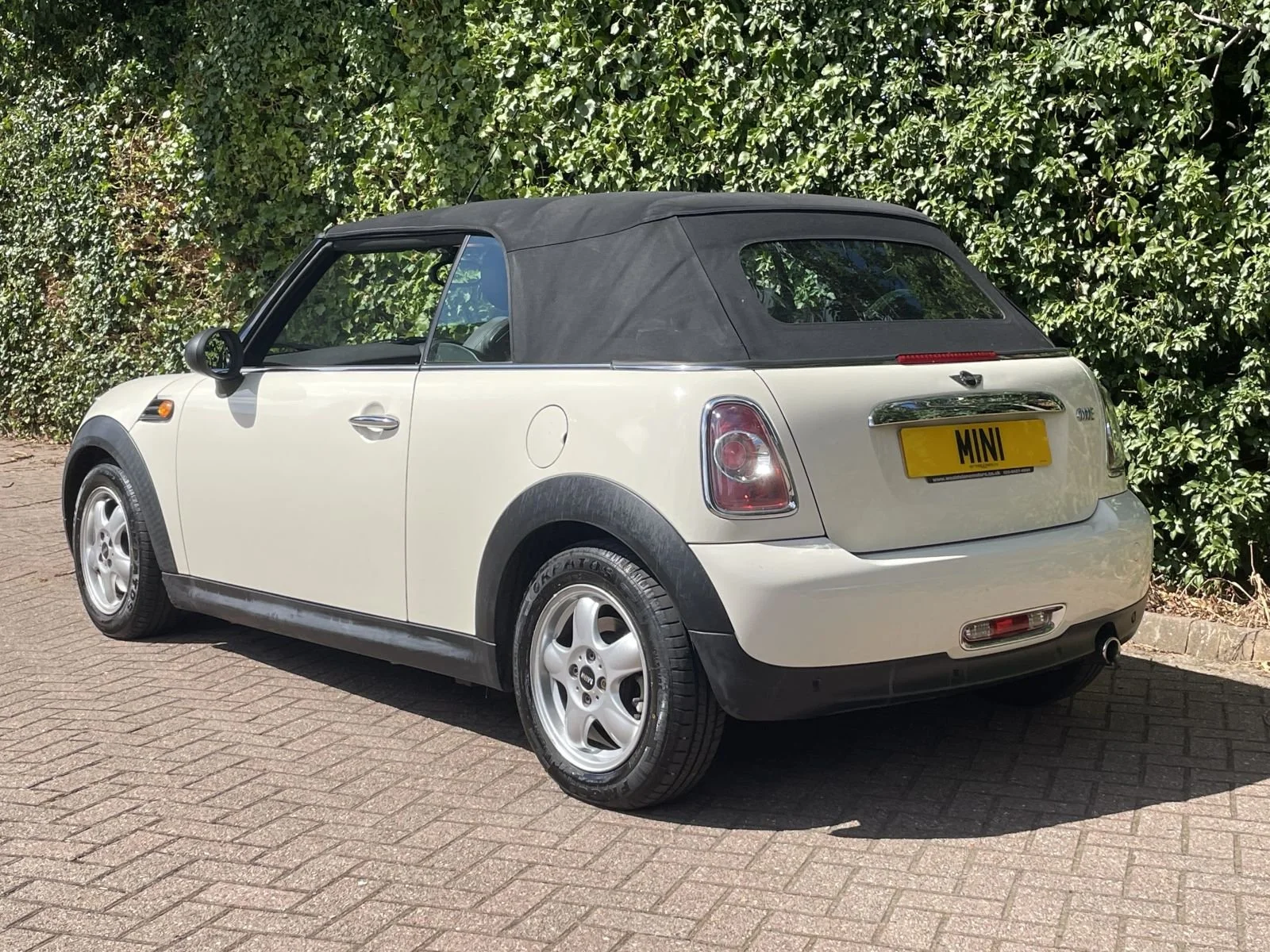 LD60 Pepper White Automatic One Convertible 15.jpg