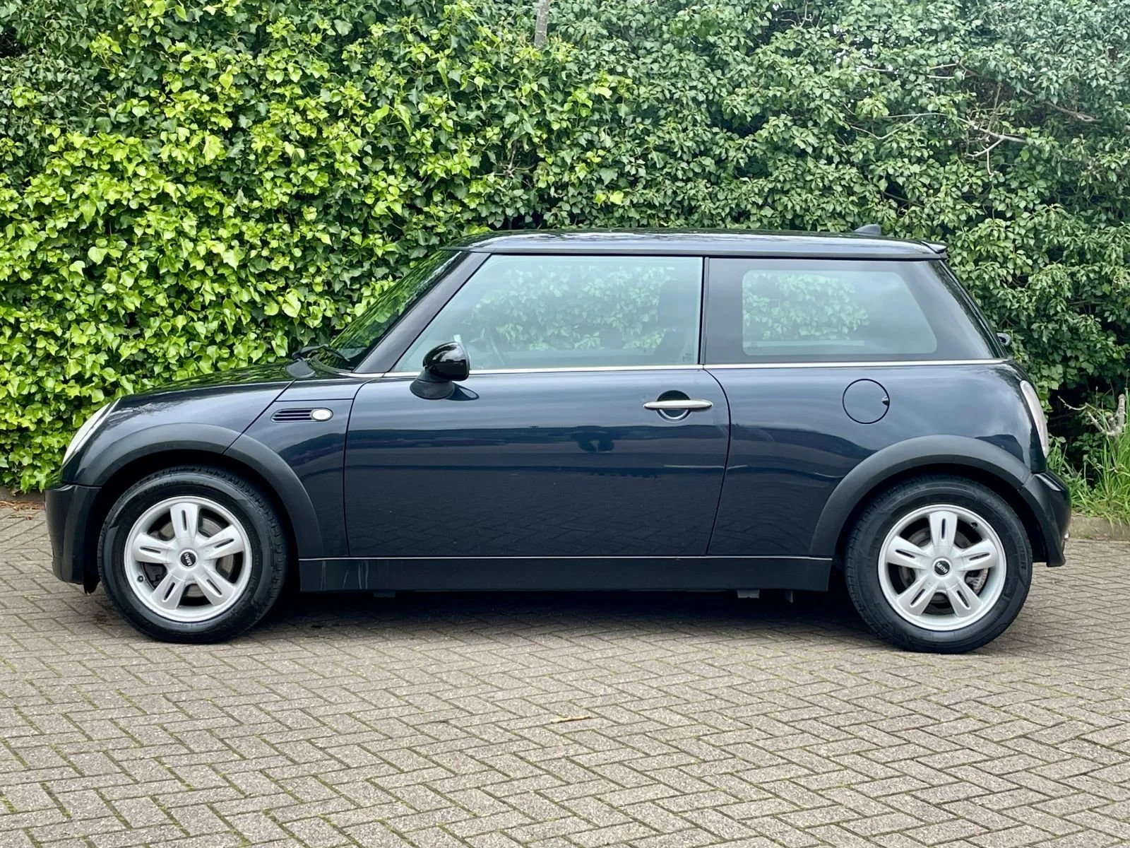 LR55 Astro Black Mini One 1.6 Manual 10.jpg