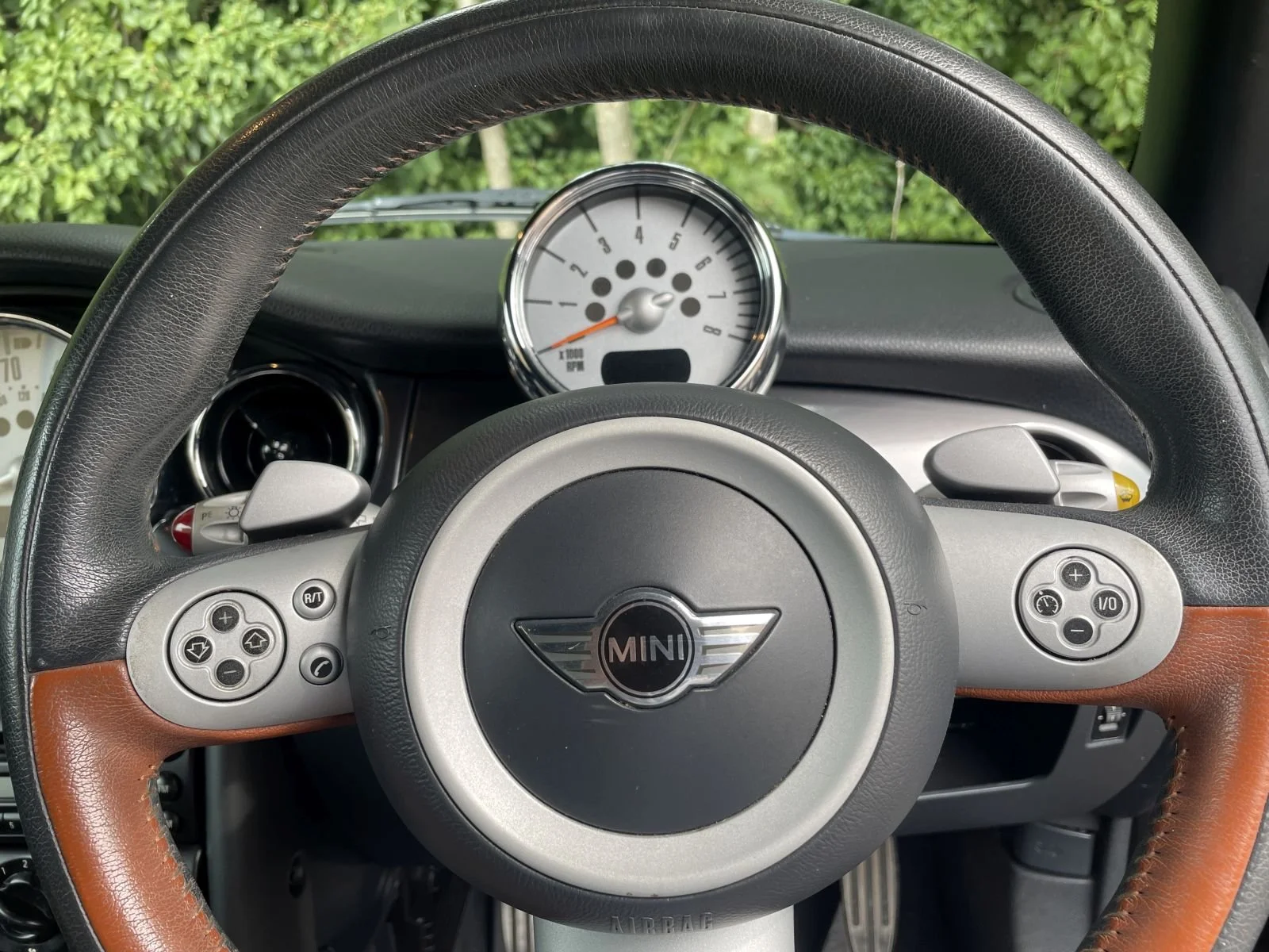 YG57 Astro Black Cooper S Sidewalk 7.JPG