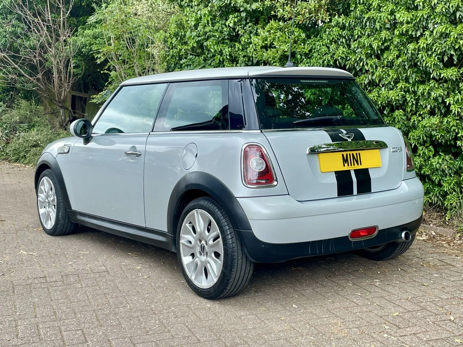 MT59 White Silver Camden Cooper Manual 20.jpg