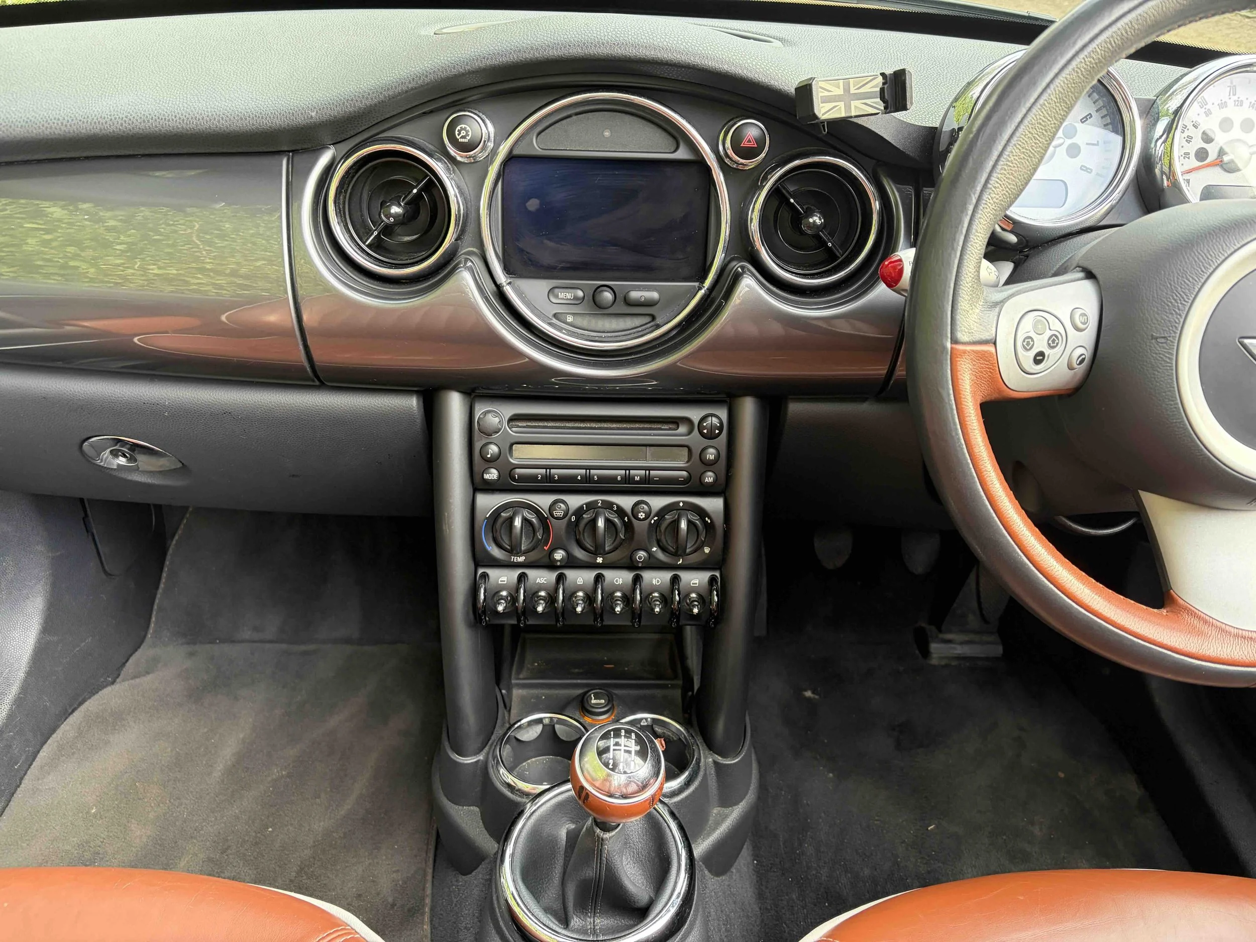 GJ08 JVU White Silver Sidewalk 7.jpeg