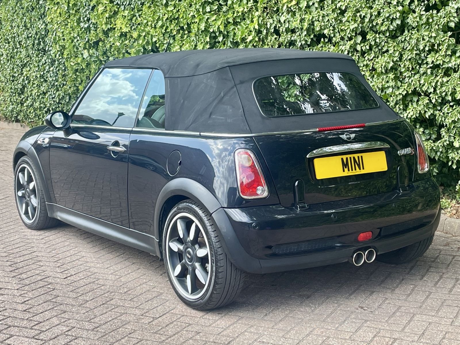 HV08 Black Cooper S Sidewalk Automatic 18.jpg