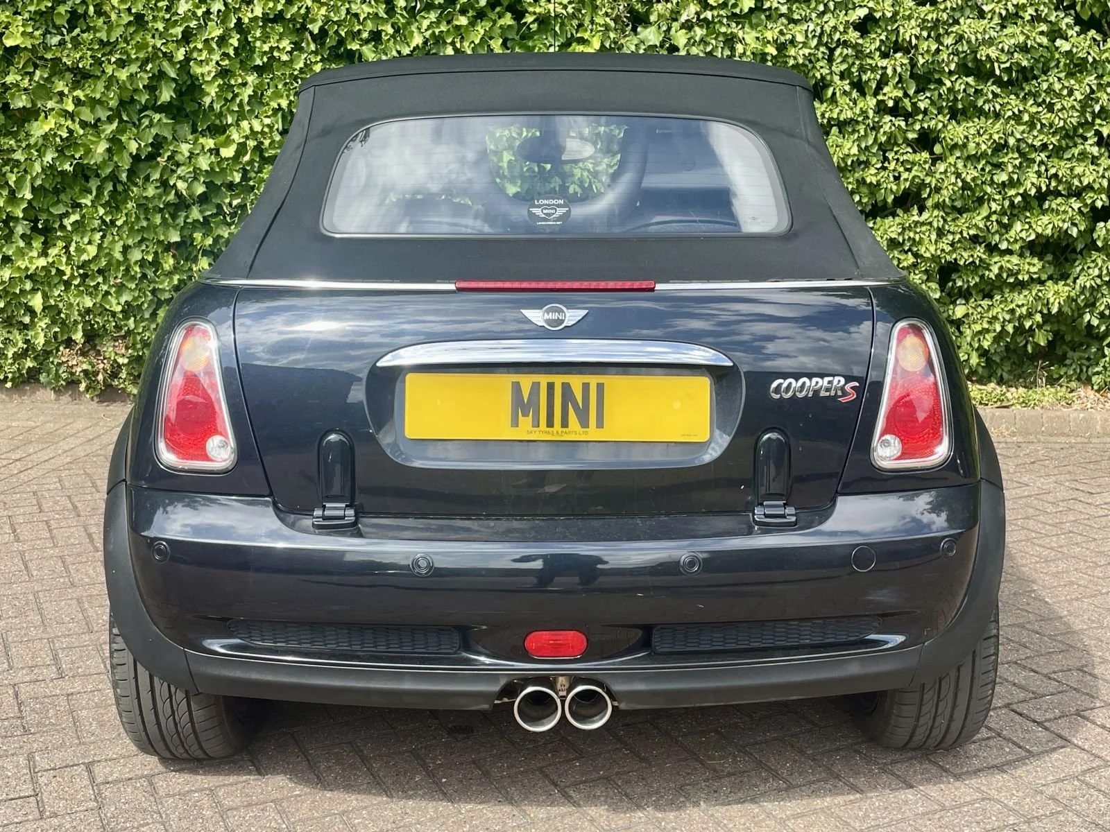 HV08 Black Cooper S Sidewalk Automatic 13.jpg