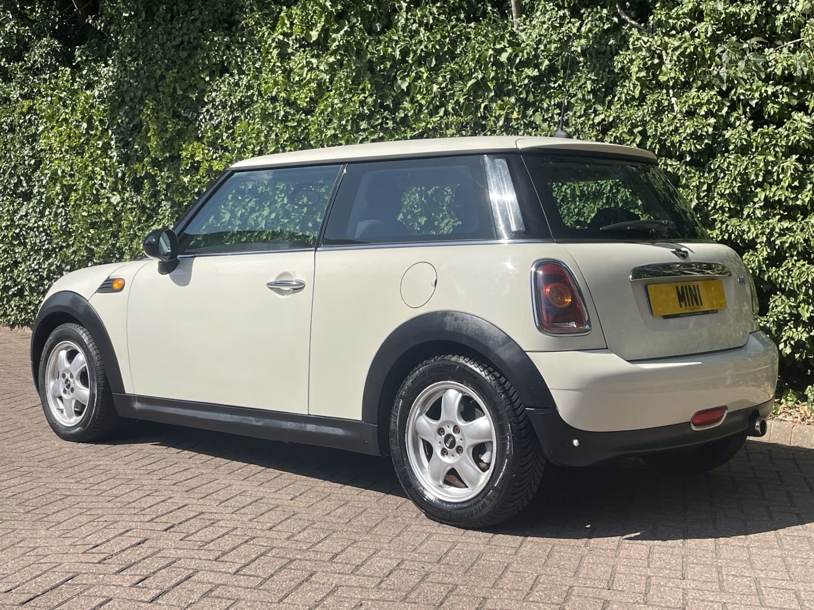 GJ57 Pepper White Automatic One 17.jpg